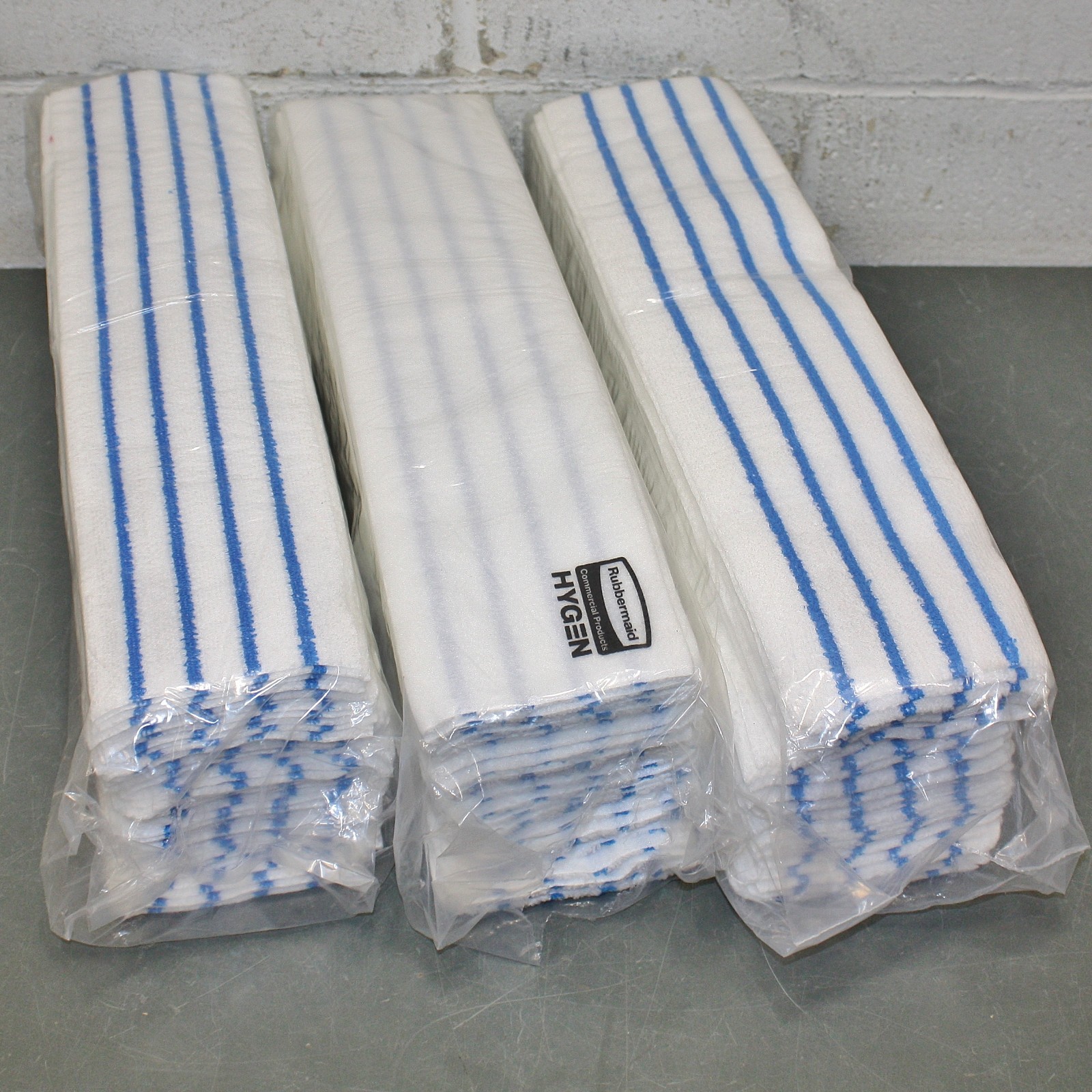 (150) Rubbermaid Hygen Antimicrobial Dry Mop Pad 2134282, Microfiber, 18″ x 5″