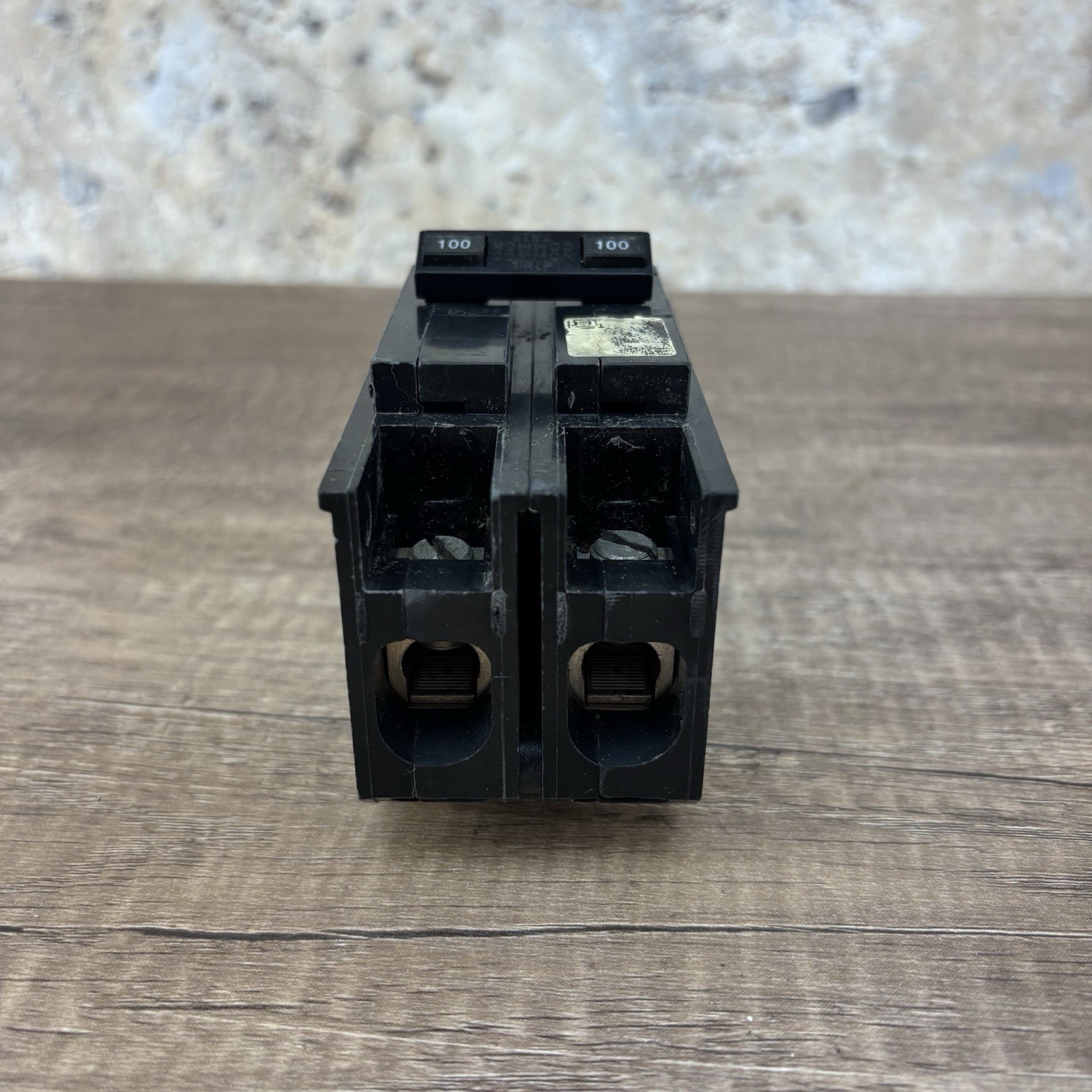 Square D HOM2100 Homeline 100A 2-Pole 120/240V AC Circuit Breaker Trip New