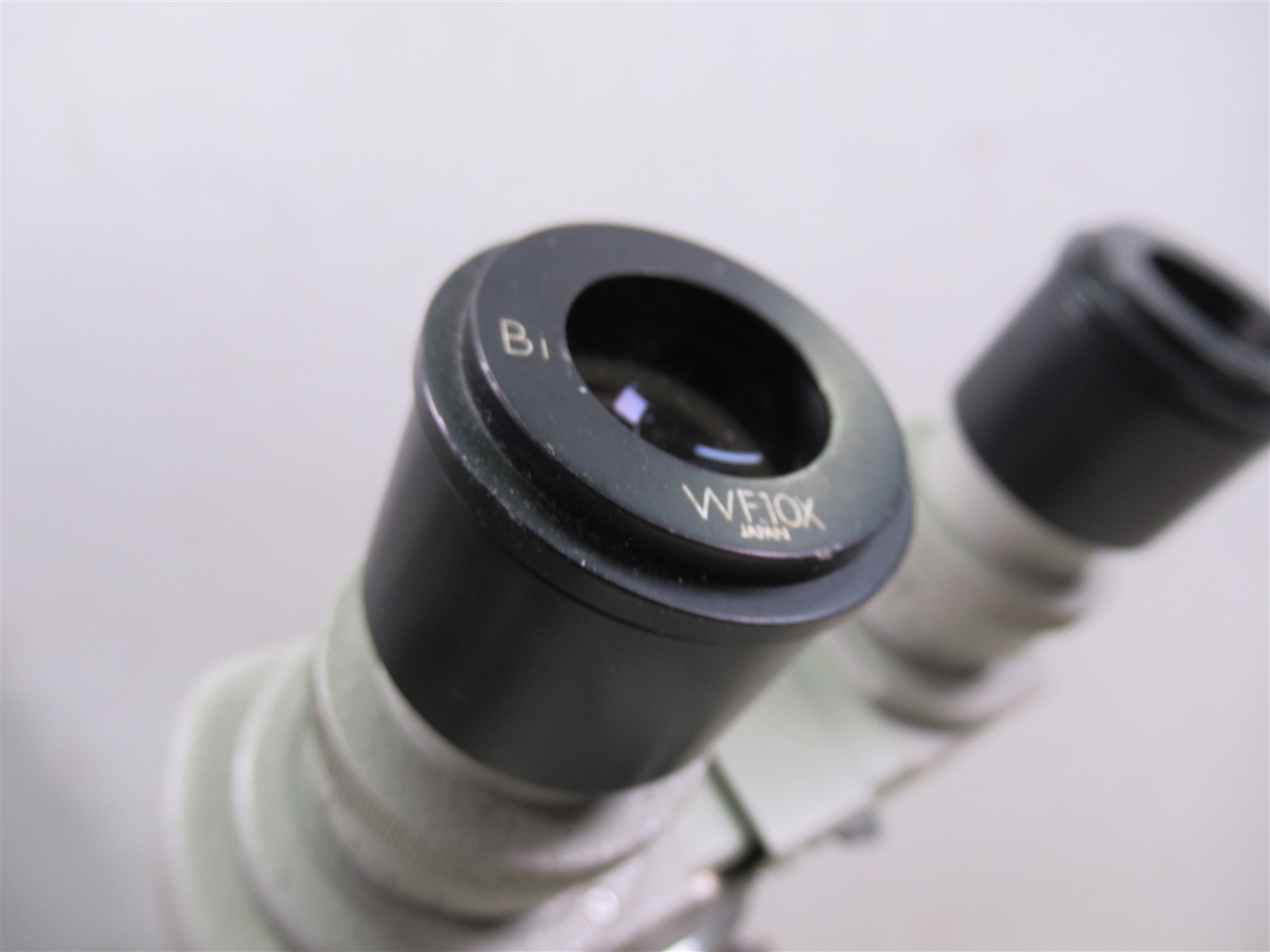 Bausch & Lomb KHS Binocular Microscope with 4 Objective Lenses 2 Eyepieces
