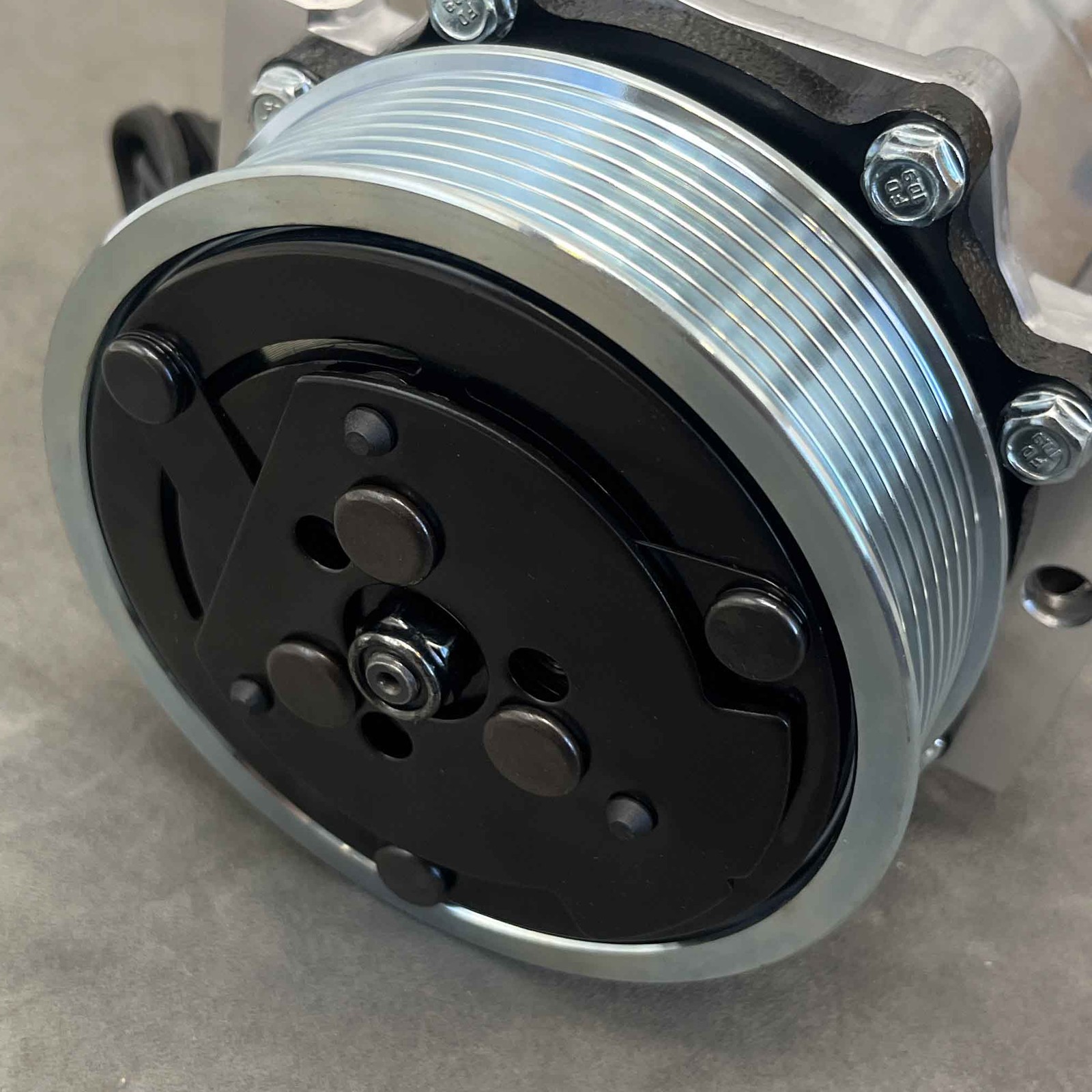 New Compressor With 8 Groove Clutch 120mm For 320/08562 JCB SD7H15