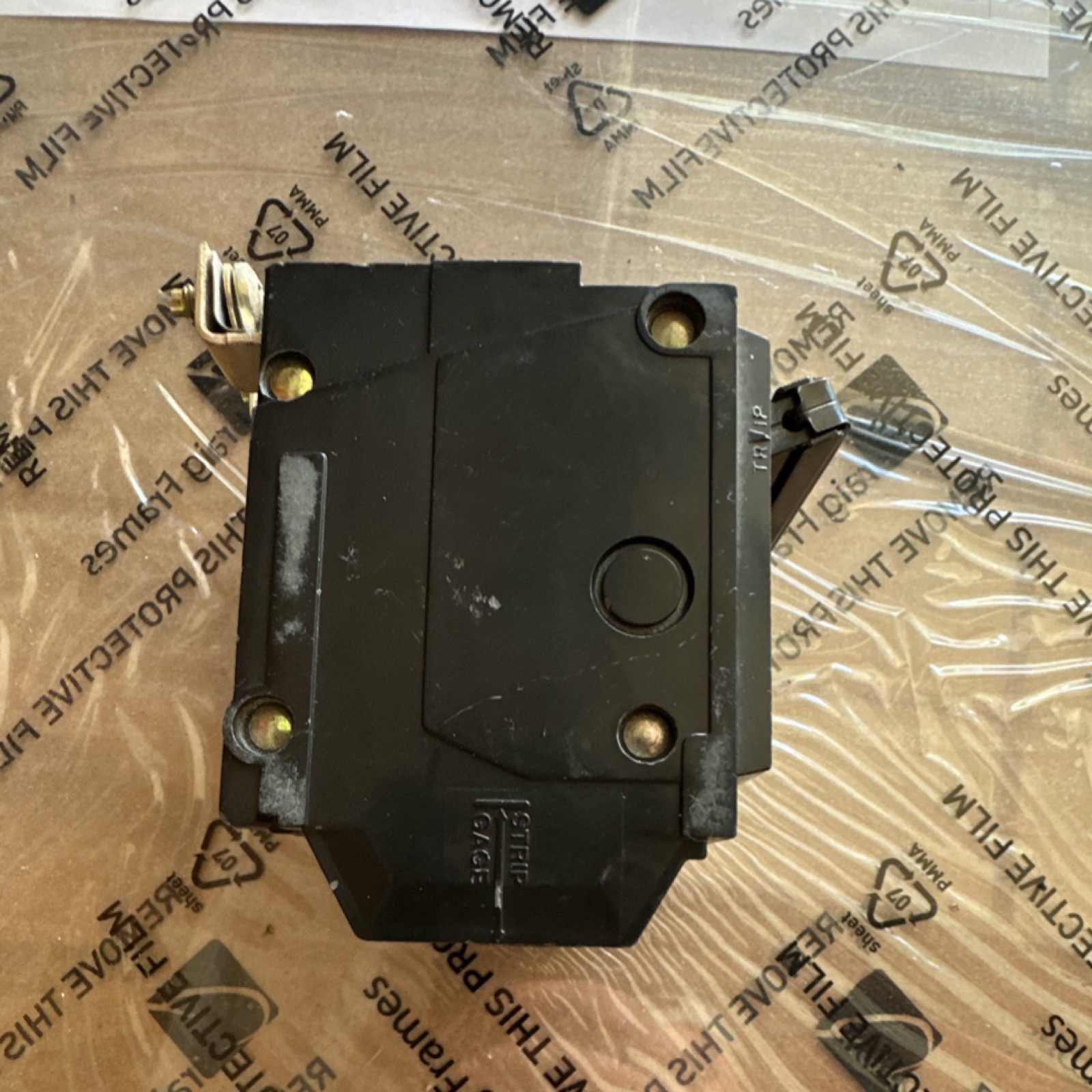 GE THQB32100 100A 3-Pole AC Circuit Breaker Internal Common Trip