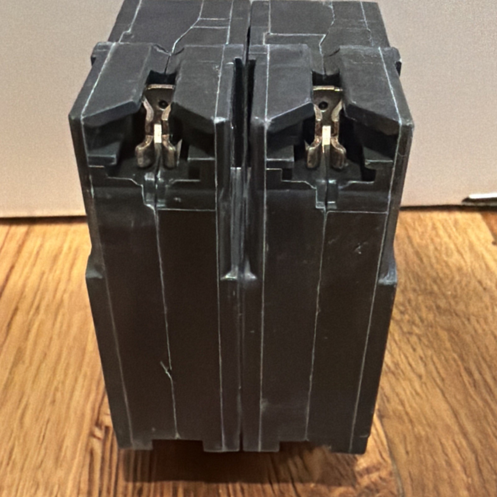 ABB THQL2135 35A 2-Pole Circuit Breaker 201-250V AC Thermal Overload