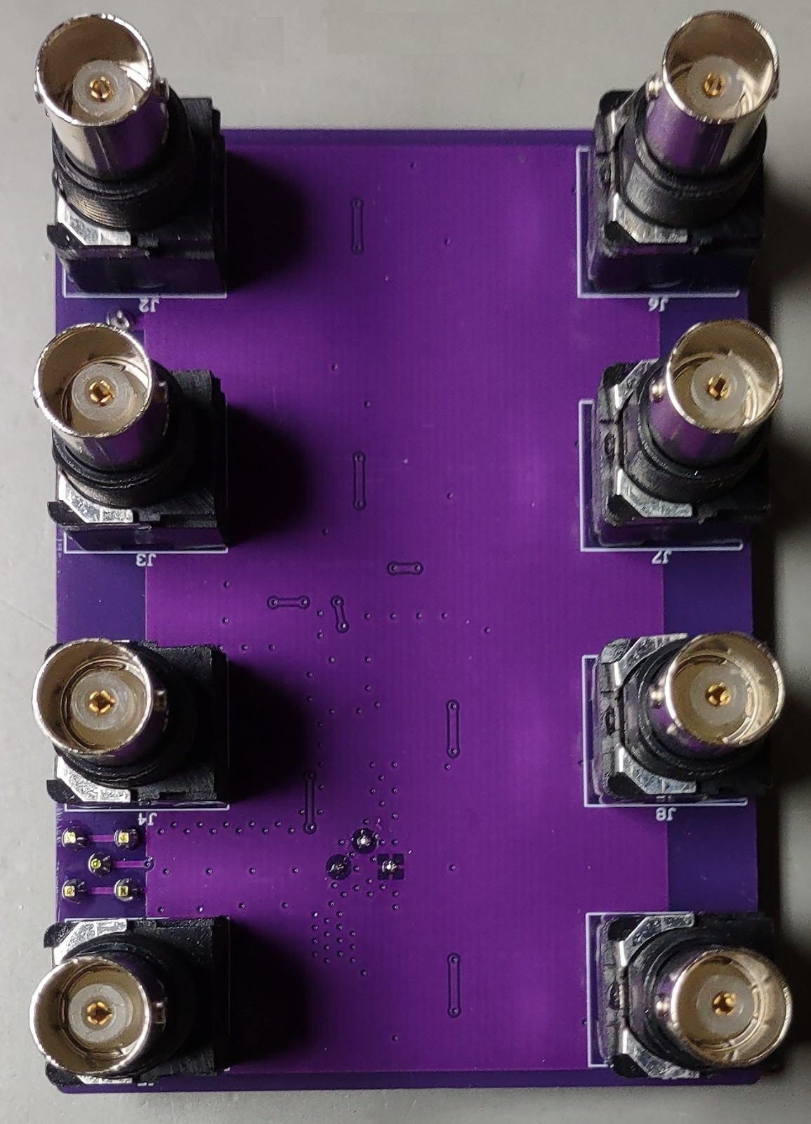 Distribution Amplifier 10MHz w/8 isolated BNC outputs