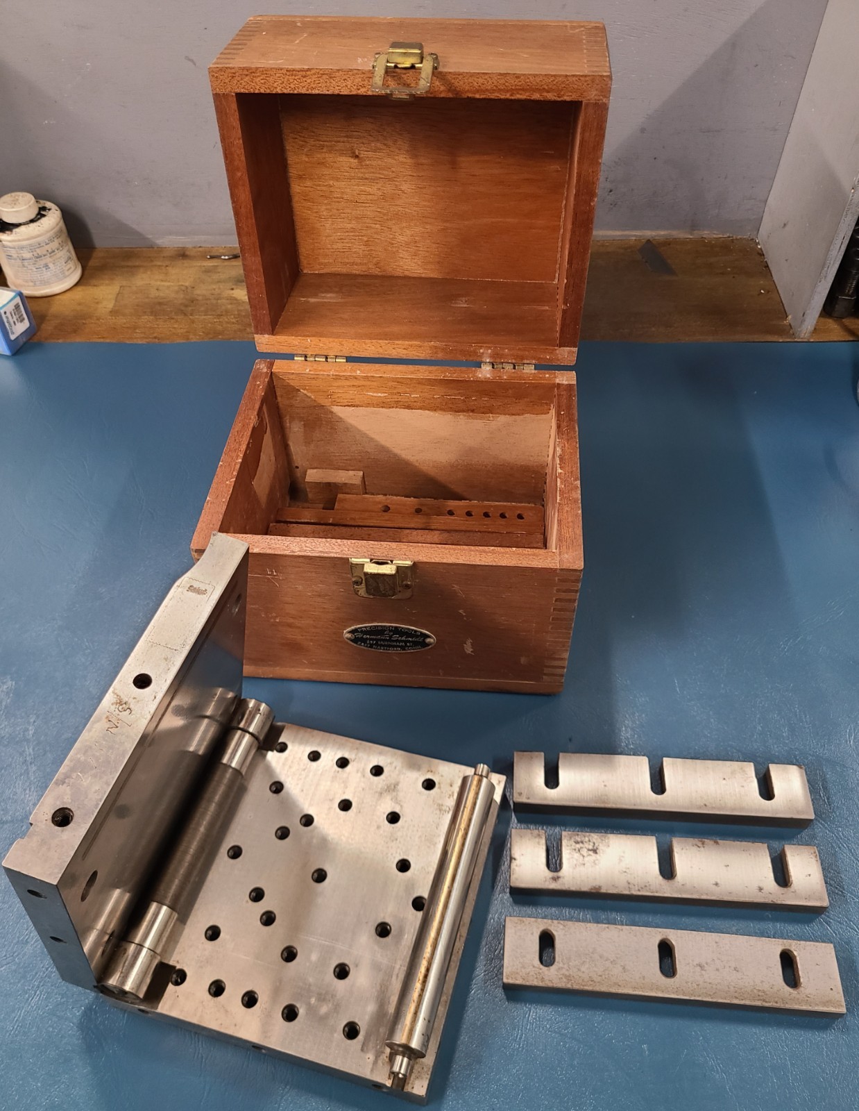 Hermann Schmidt 6″ x 6″ Tilting Sine Plate w/ Box & Accessories Holes Fixture