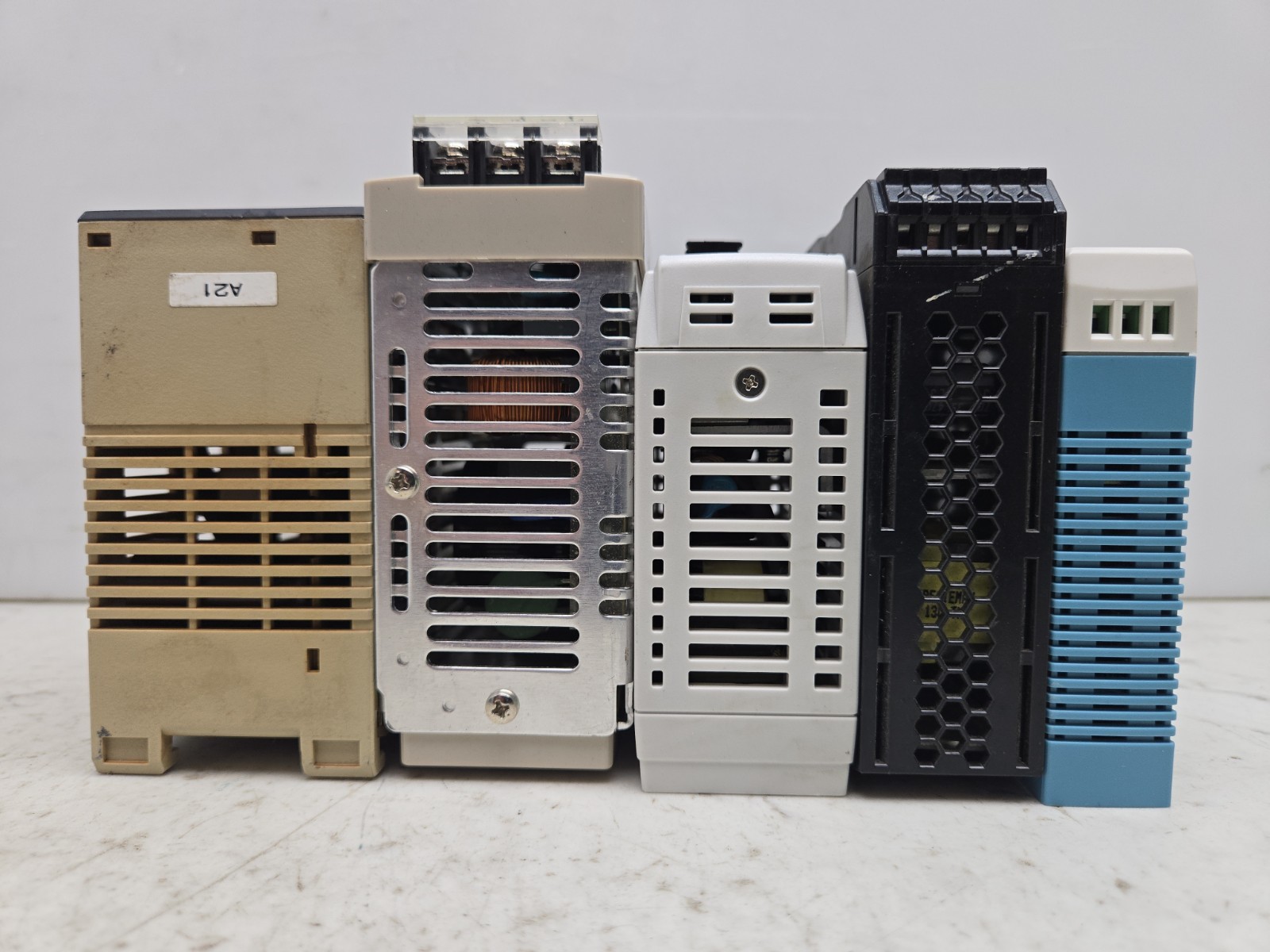 Mixed Lot of 6 Switching Power Supplies Keyence Omron Mean Well See Pictures