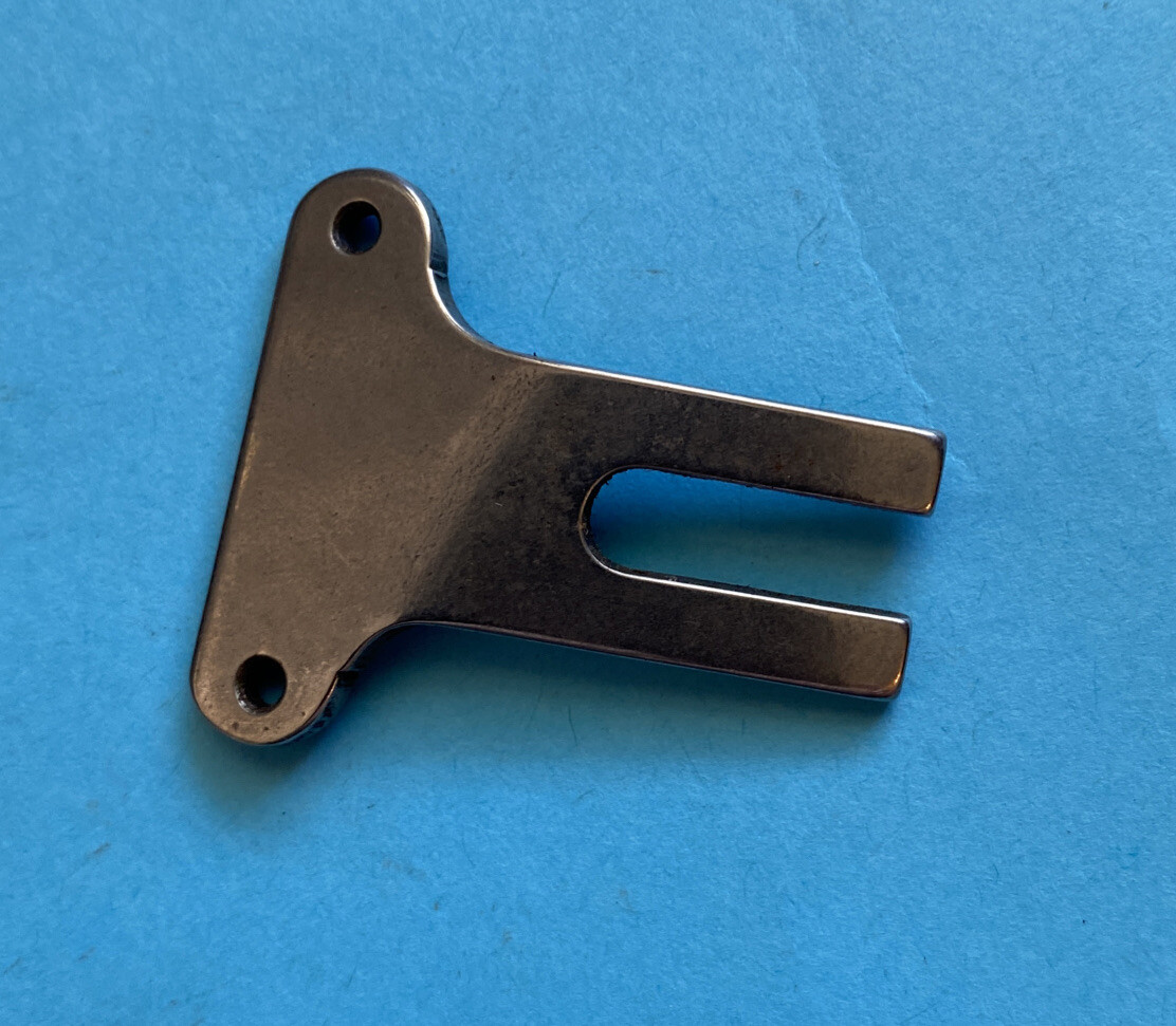 *NOS* 268298-SINGER-GUIDE FORK- FOR SEWING MACHINE *FREE SHIPPING*