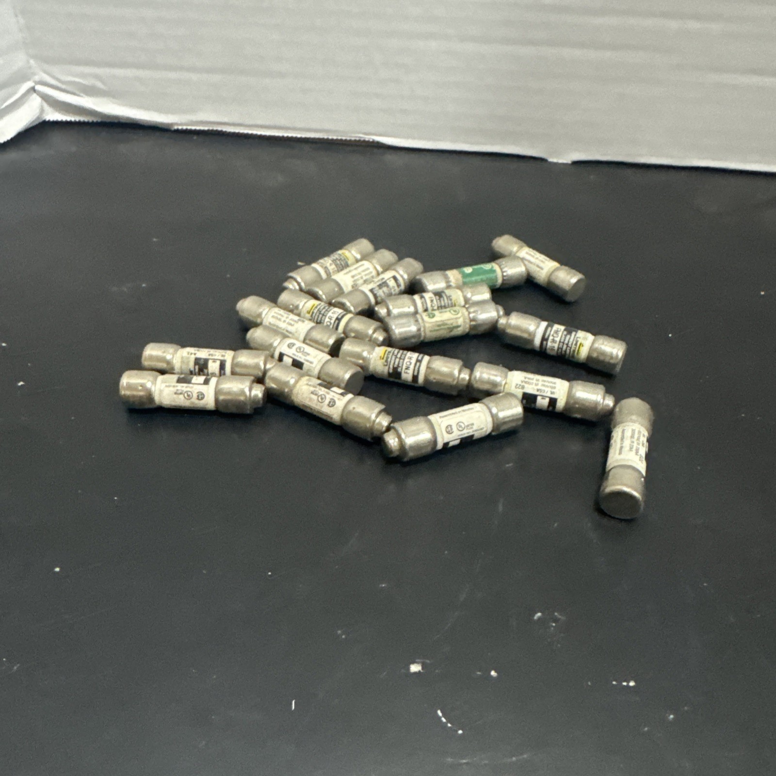 Lot Of 18 Bussmann FNQ-R-15 600Vac Fuses Limitron TIME DELAY Fuse NOS