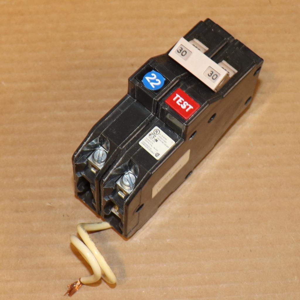 One Eaton Cutler Hammer CH230GF 2 Pole 30 Amp GFI Ground Fault Breaker BU#22