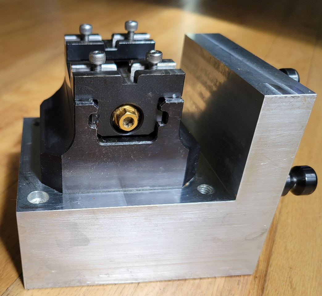 Lang Makro Grip 46 CNC Self-Centering 5-Axis Vise 47065, Pullstuds – 90° Plate