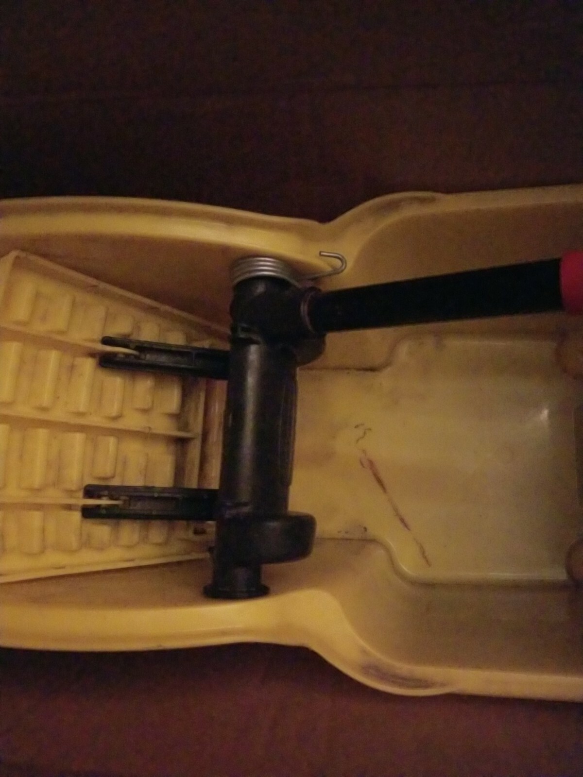 Rubbermaid Commercial Products Wavebrake 35Qt Side Press Bucket and Wringer used