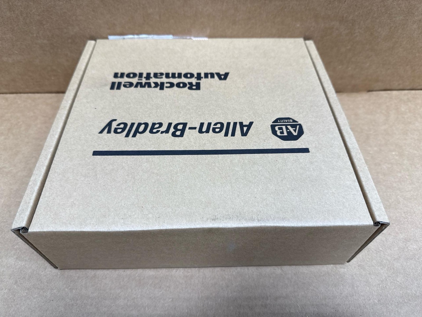 FACTORY SEALED Allen-Bradley 2711R-T4T PanelView 800 HMI Terminal 4.3-INCH