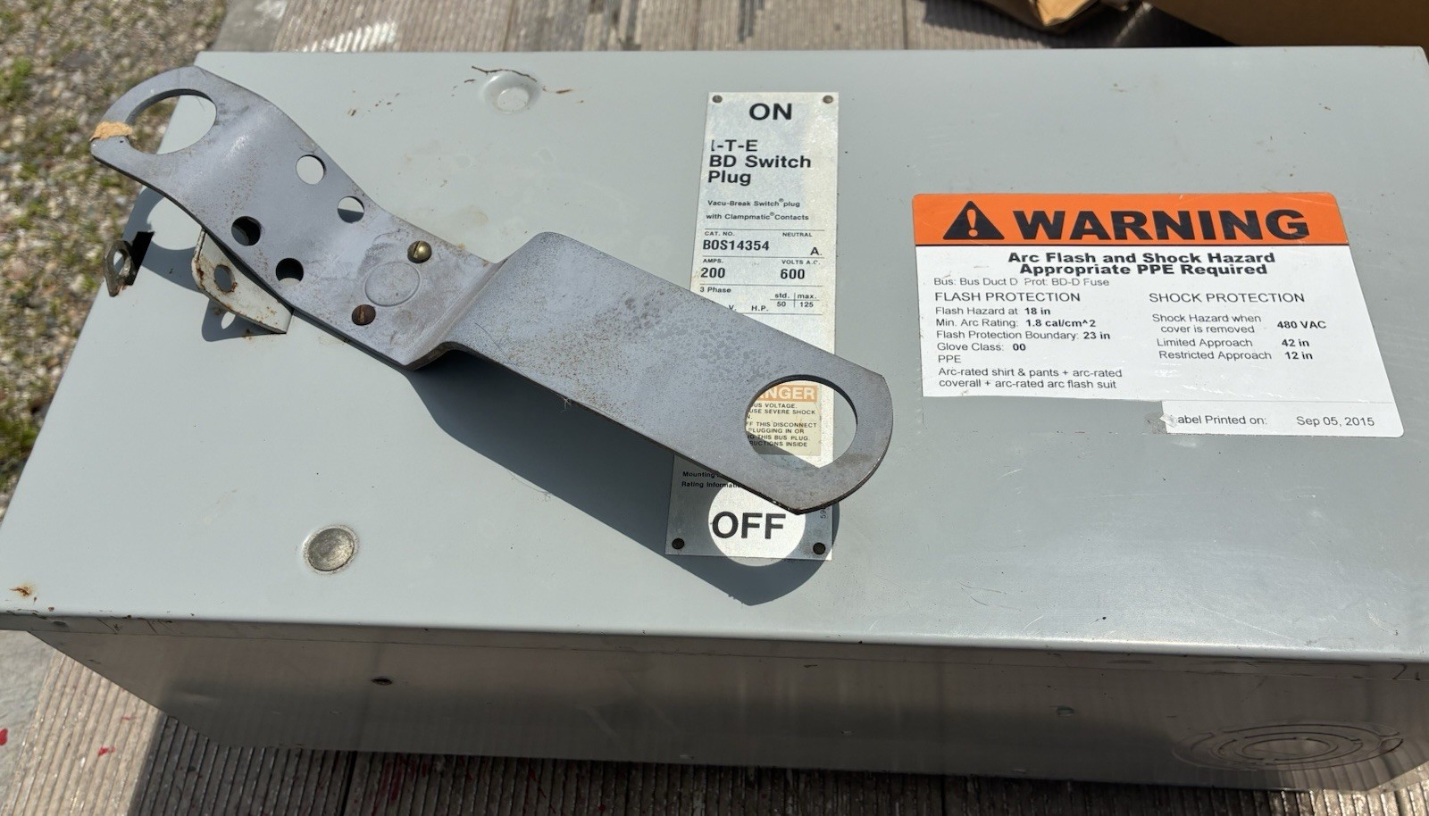 ITE SIEMENS 200 AMP 600 VOLT BUSS PLUG CAT# B0S 14354 – USED