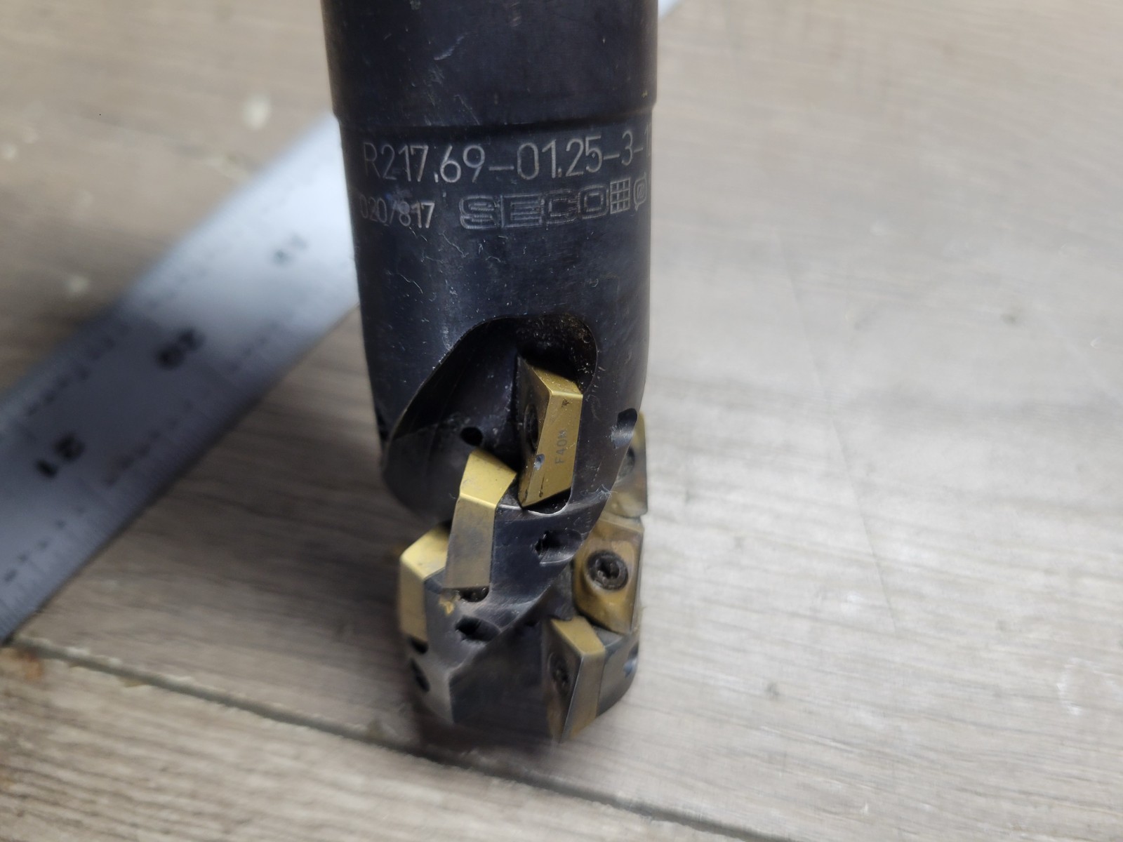 SECO R217 .69 1 1/4″ INDEXABLE END MILL