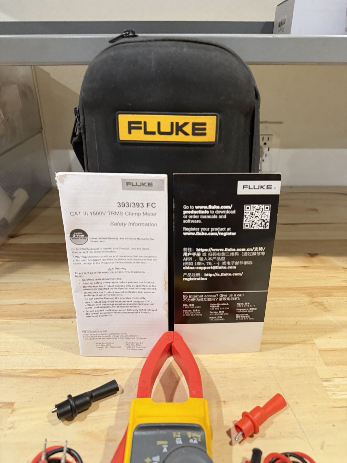 FLUKE 393 FC CAT III 1500V TRMS CLAMP METER W/LEADS (TESTED)