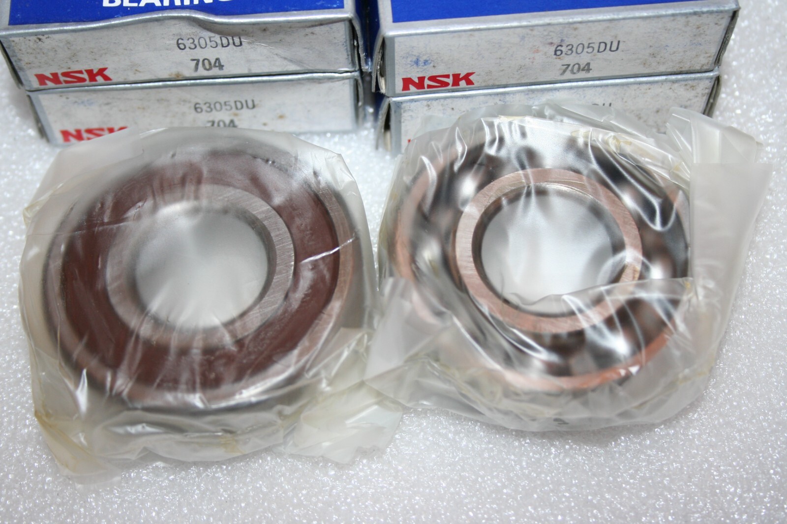 (Lot of 4) NSK 6305DU Sealed (One Side) Deep Groove Bearings 6305-DU – NEW –
