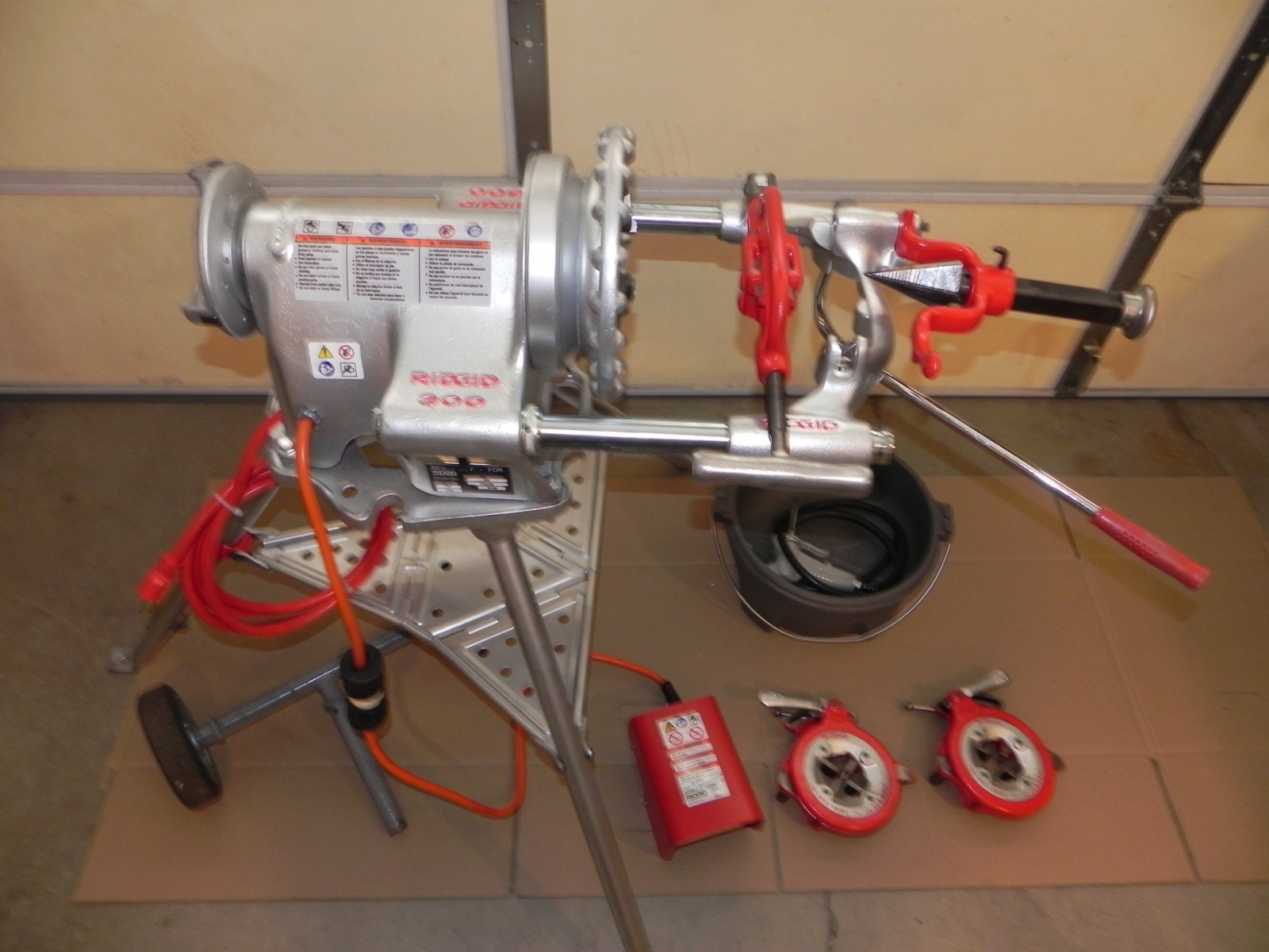 RIDGID 300 PIPE THREADER 115 V, 38 RPM,341,360, 311, 2 die heads refurbished
