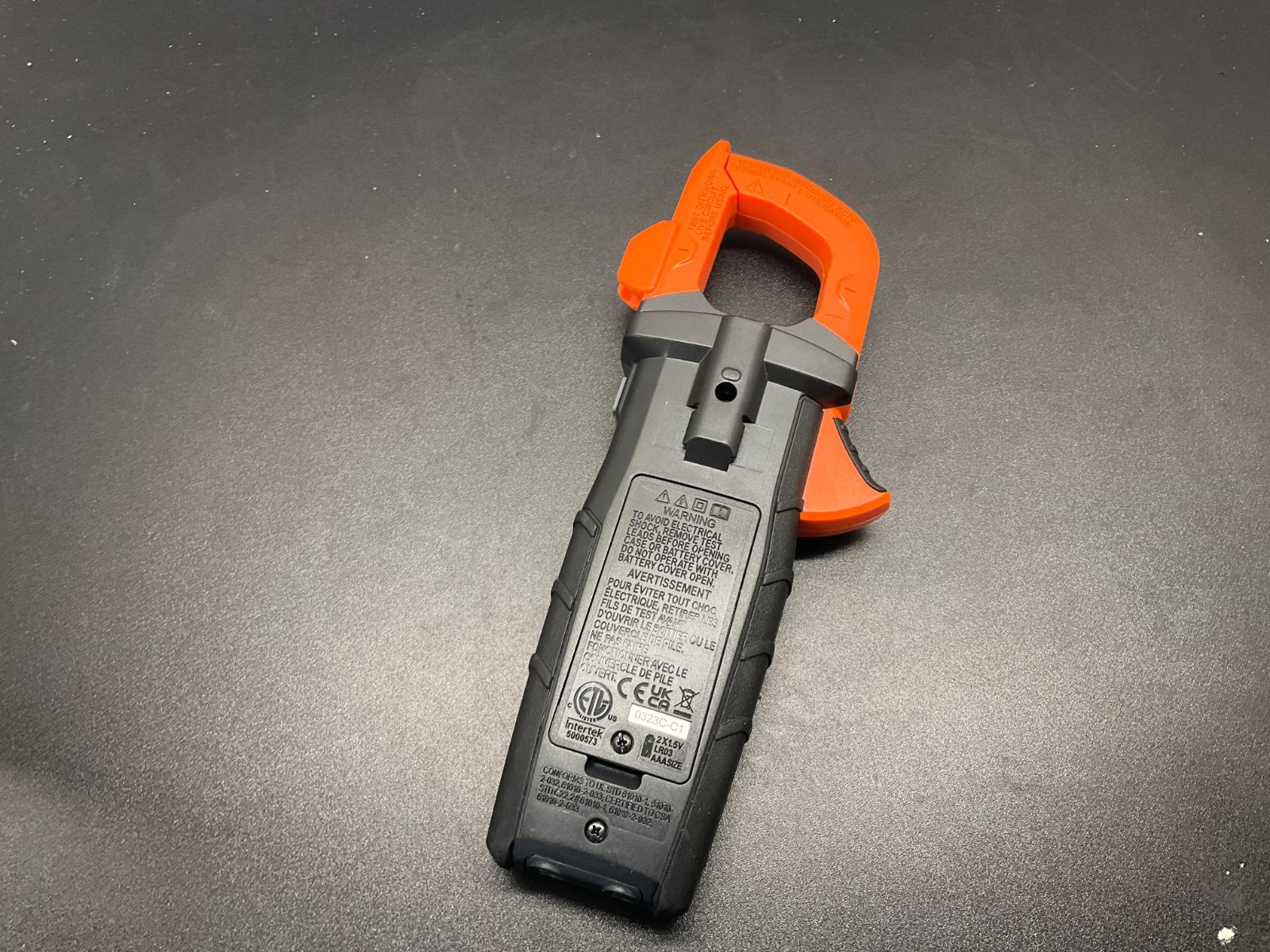 Klein Tools CL800 600A AC/DC Auto-Ranging Digital Clamp Meter.