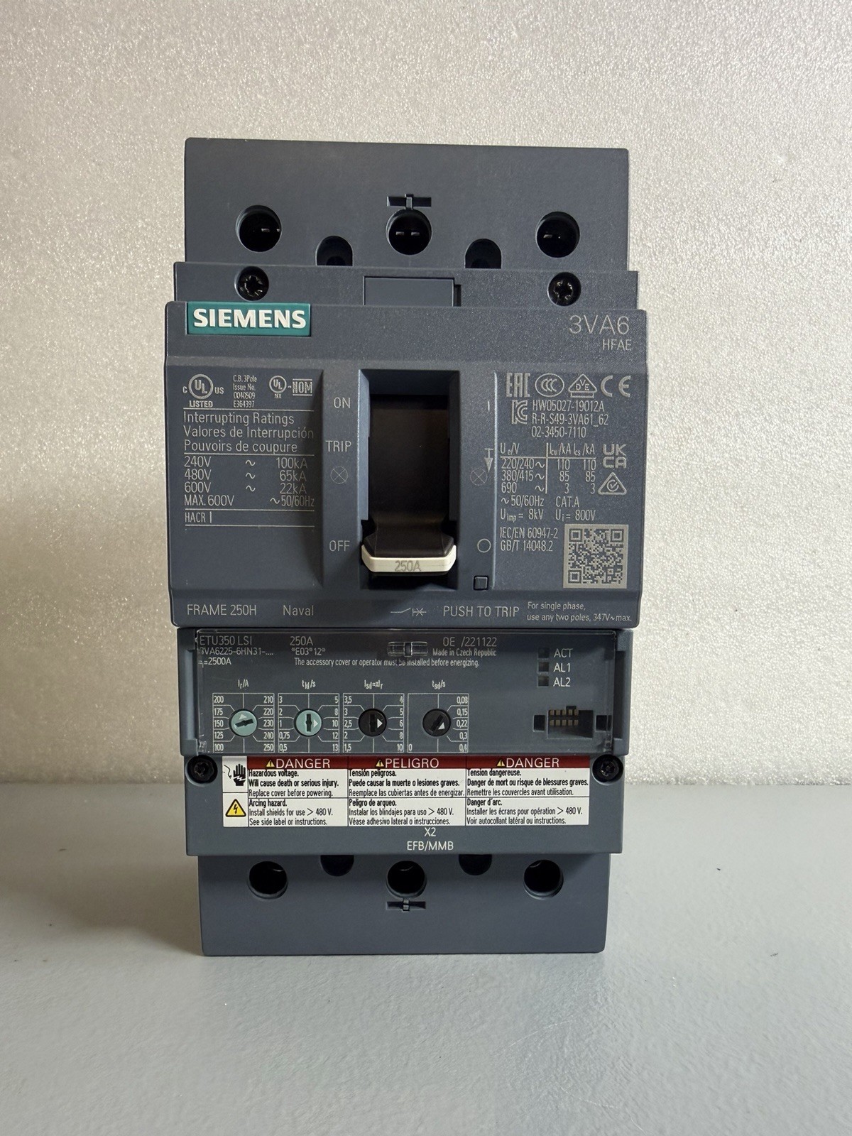 Siemens 3VA6110-6HN31-0AA0 100A 3-Pole Circuit Breaker ETU350 New OpenBox 1.3.4b