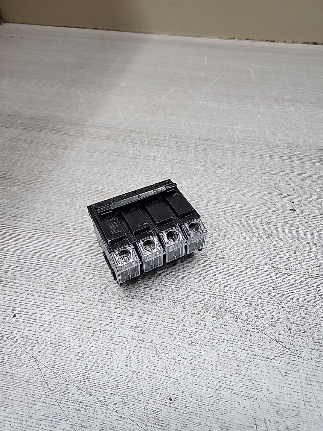 GE THQMV200WL 200 Amp 120/240 Volt 2-Pole Plug-In Mount  Main Circuit Breaker