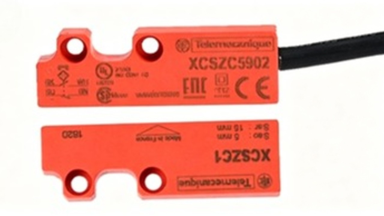 NEW SCHNEIDER XCSZC5902 Magnetic Safety Switches (1Pcs) /