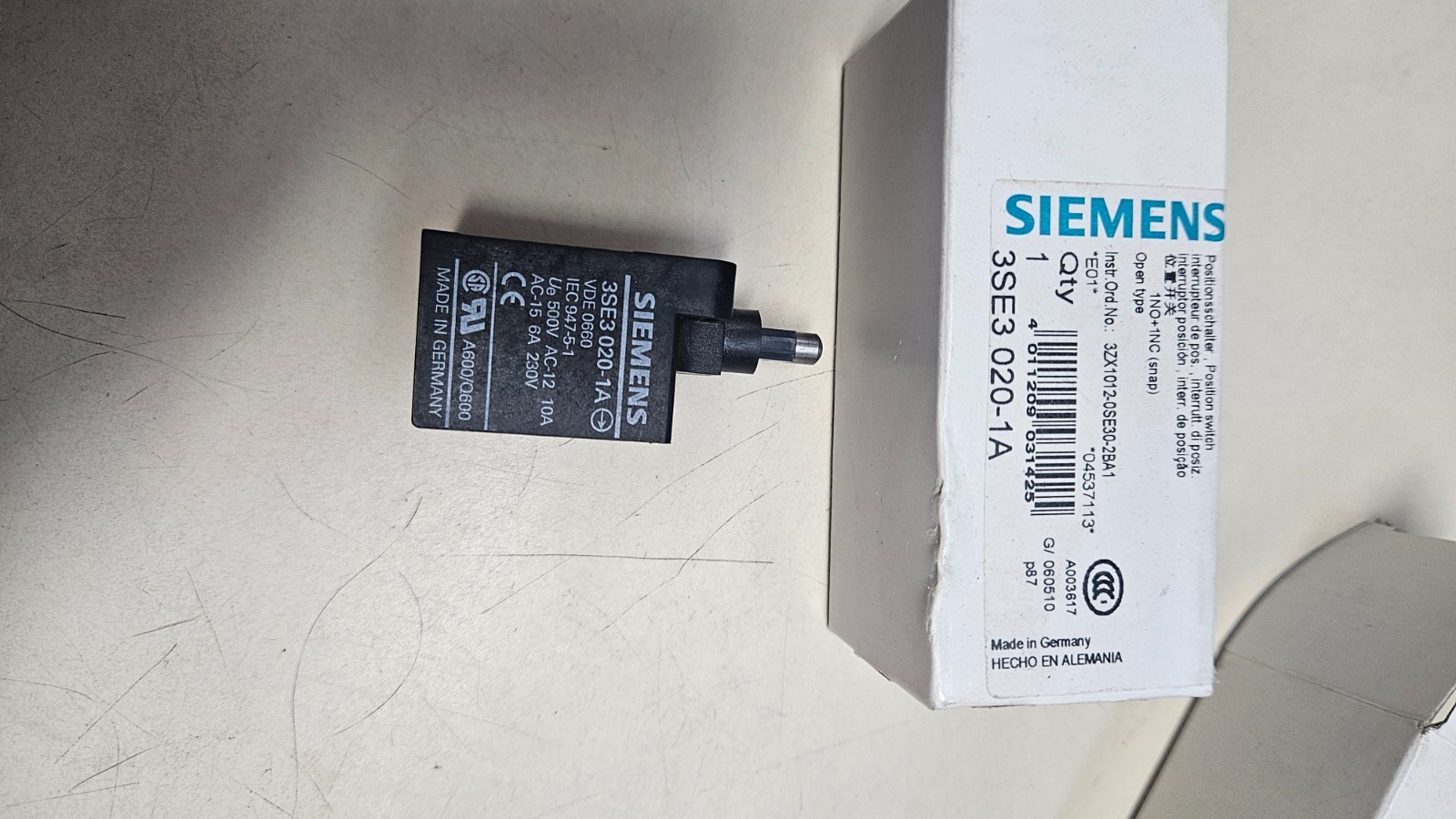 Siemens 3SE3020-1A Position Switch 1NO+1NC Unenclosed