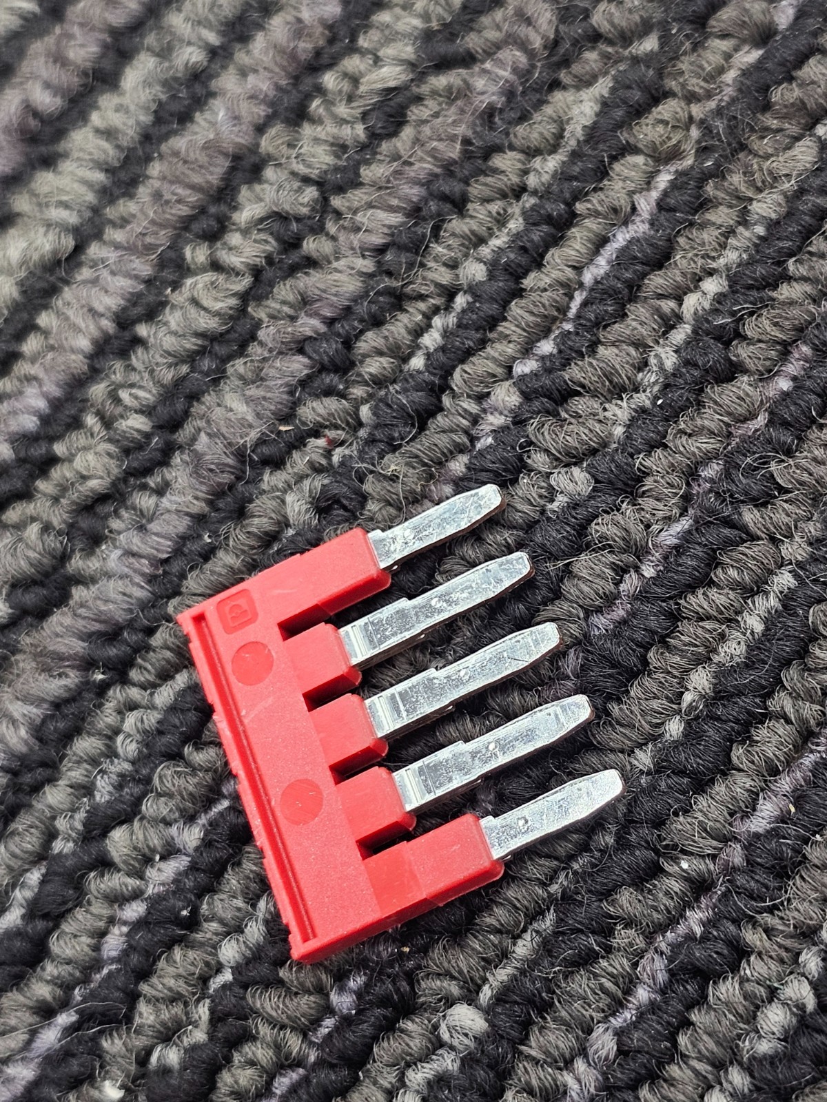 (QTY 50) PHOENIX FBS 5-5 3030190 Plug-in Bridge 5 Position 5.2MM Pitch Red