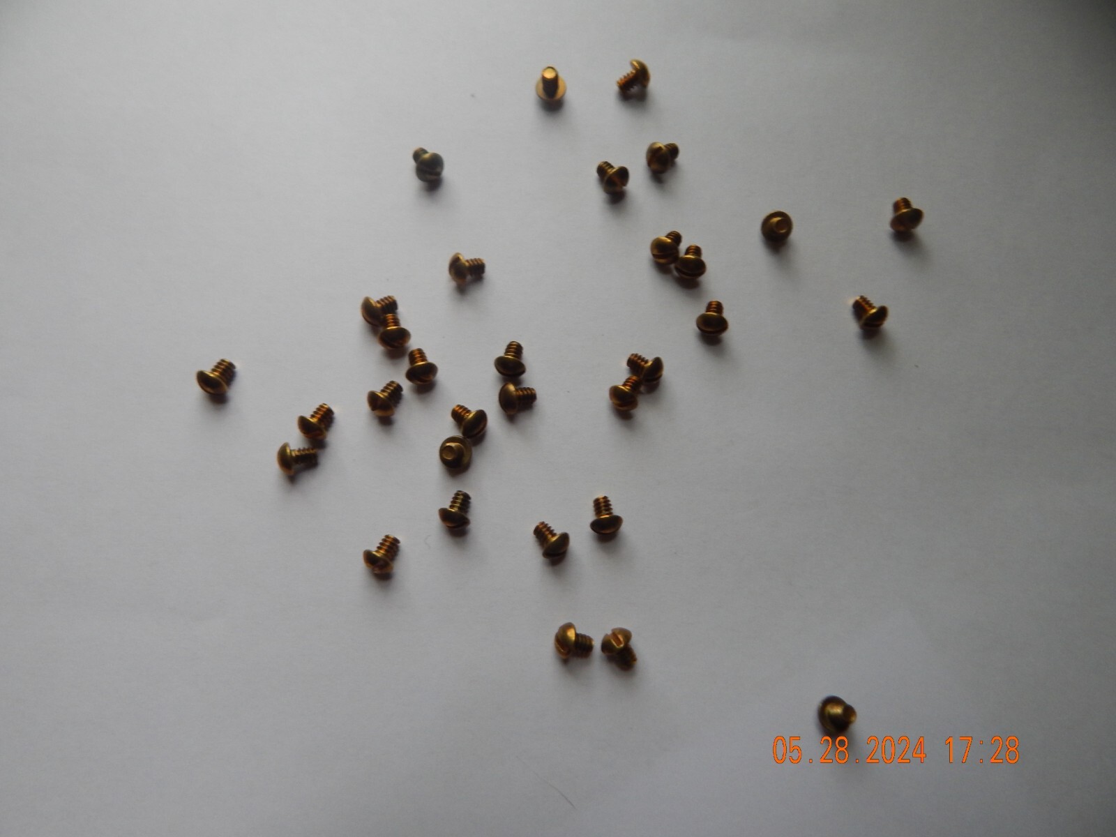 BRASS ROUND HEAD SLOTTED MACHINE SCREWS. 6/32 x 1/4″ 20 PCS. NEW