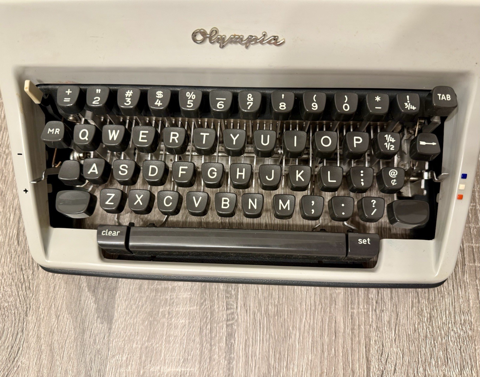 1968 Olympia SM9 De Luxe Portable Typewriter – Made in Western Germany – Working