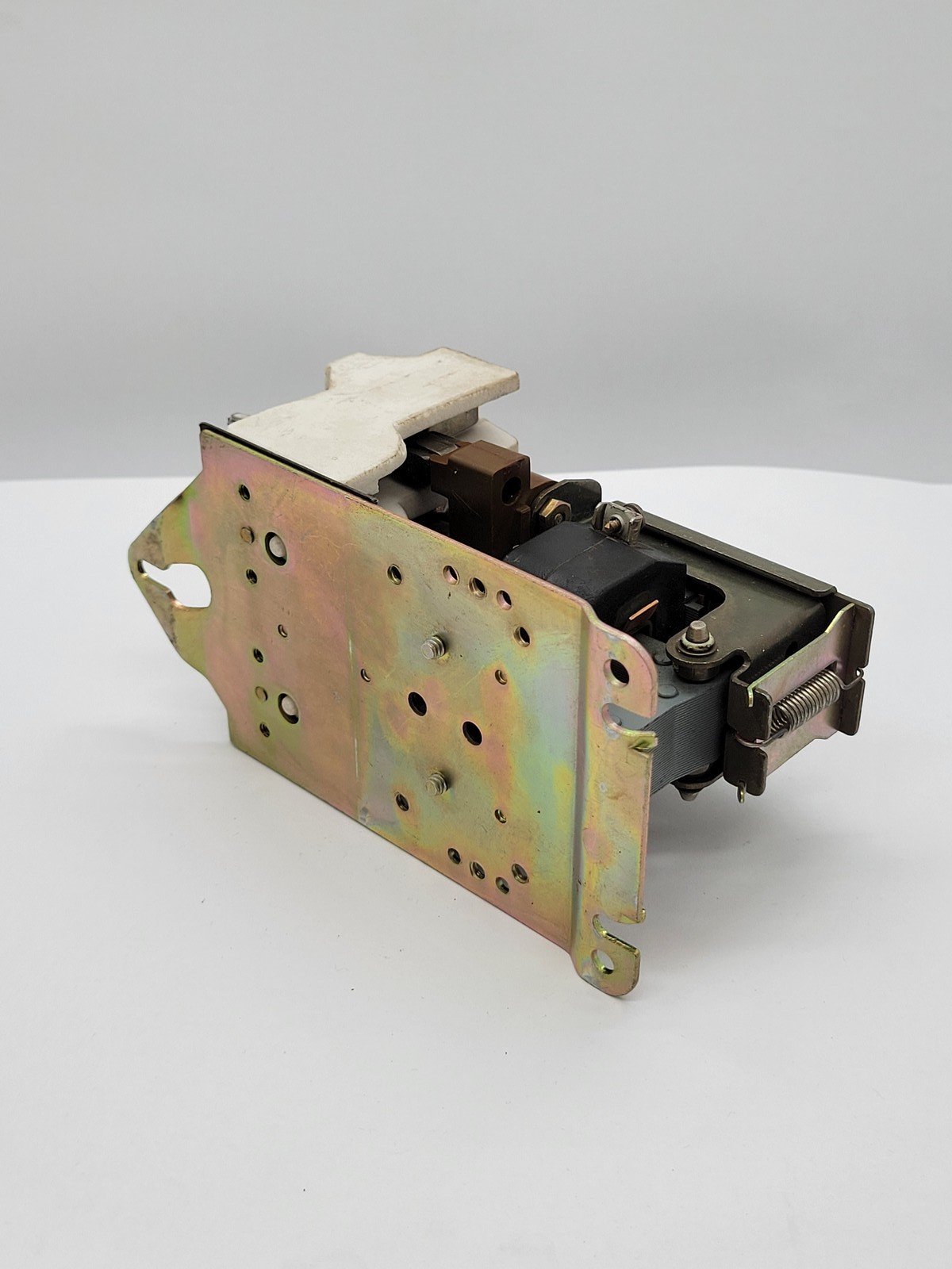Square D 501 BH0-31 Machine Tool Relay 15A 4P 600V Series A 120/110V Coil