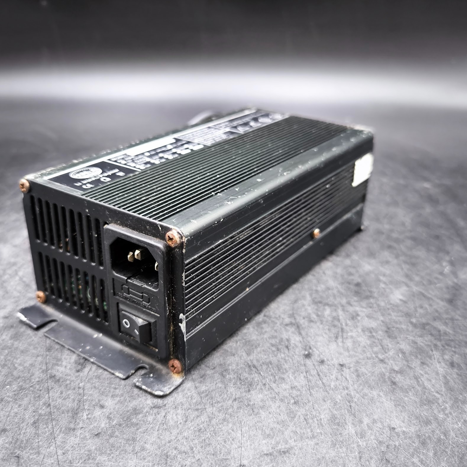 Hong Ju Li-ion/Li-Polymer Smart Charger 29.5V 10A Used Working