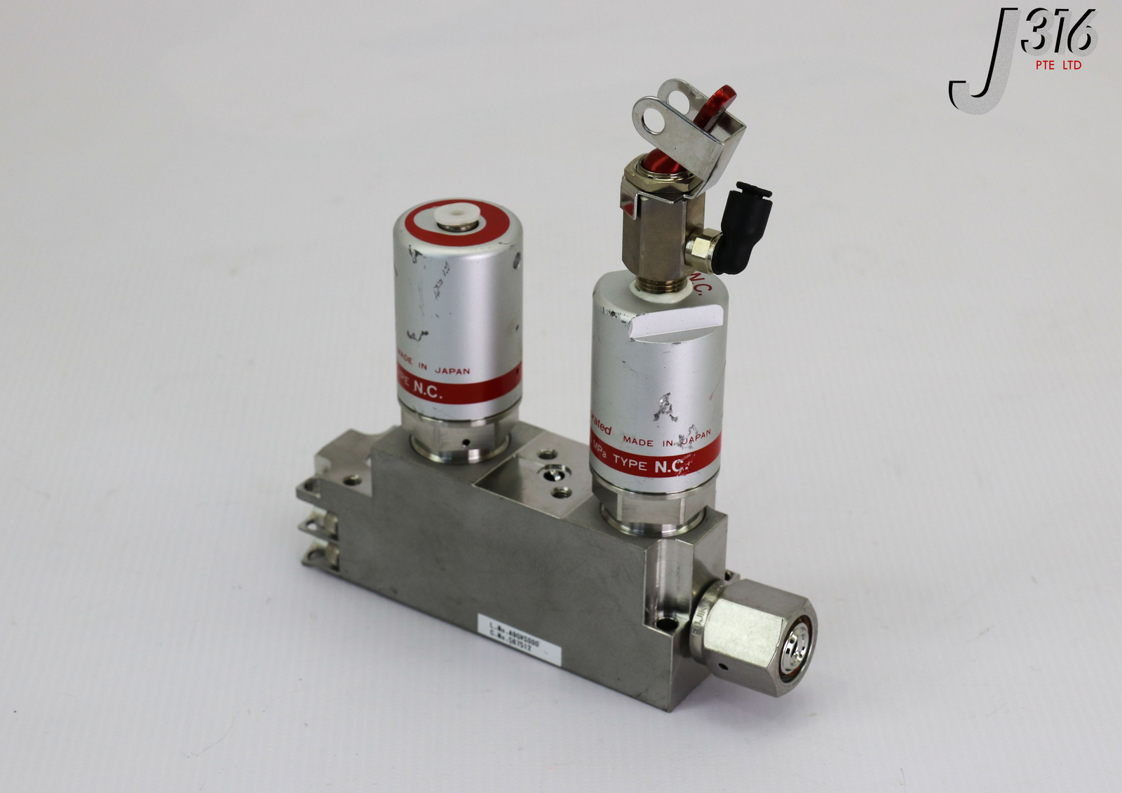 L16959 (LOT OF 30) FUJIKIN BLOCK VALVES, TYPE N.C., O.P. 0.5~0.6MPA 567512