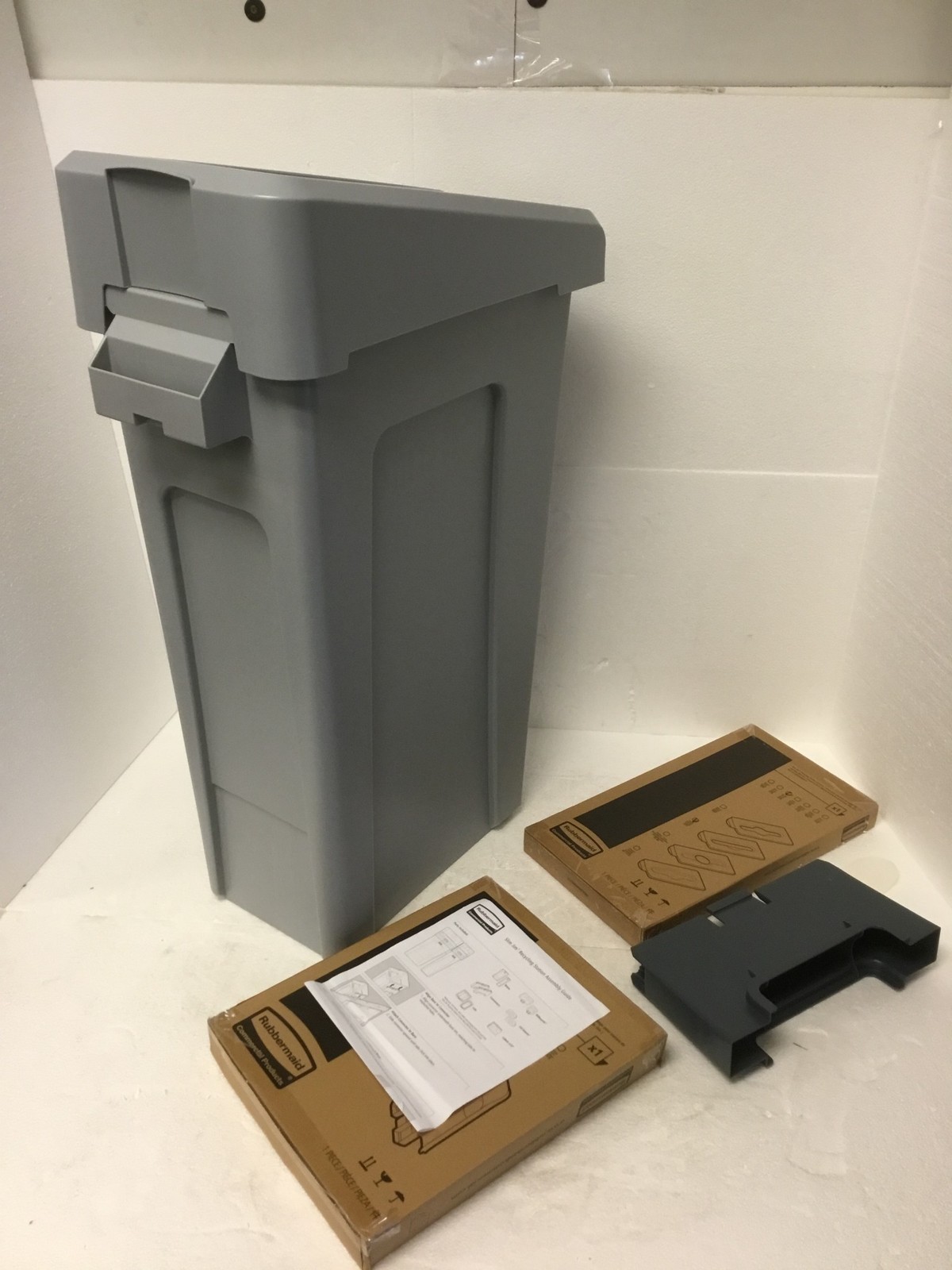 NEW Rubbermaid Slim Jim Recycling Station 23 Gallon NWL00633112, FREE SHIPPING