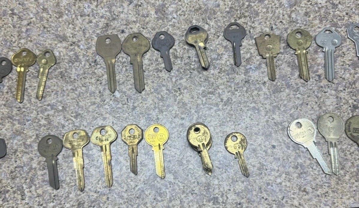 Lot 135 Key Blanks 3 lb Many Patterns See Details Ilco Master National Schlage