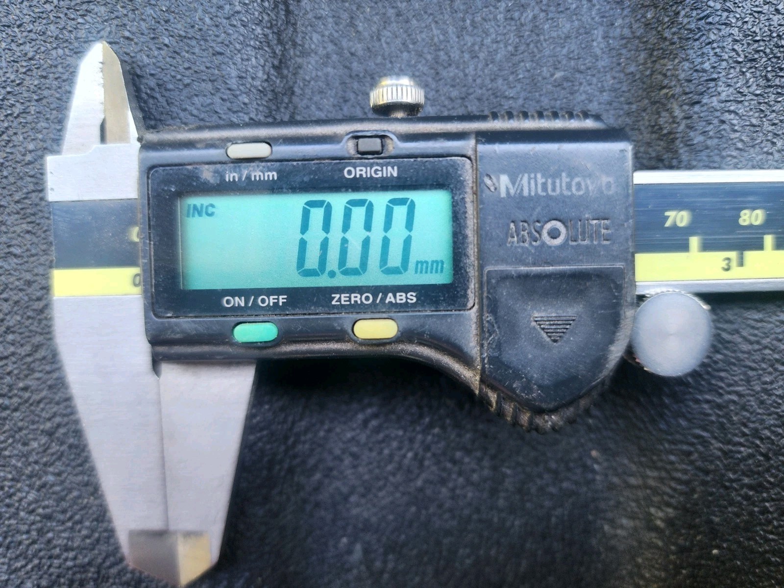 Mitutoyo 500-196-30?, Digital Caliper 0-6″ Absolute