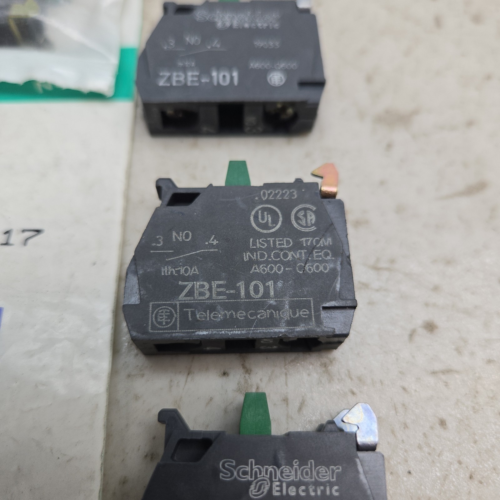 Mixed Lot of 40 Contact Blocks Schneider Eaton Telemecanique Abb Cutler Hammer