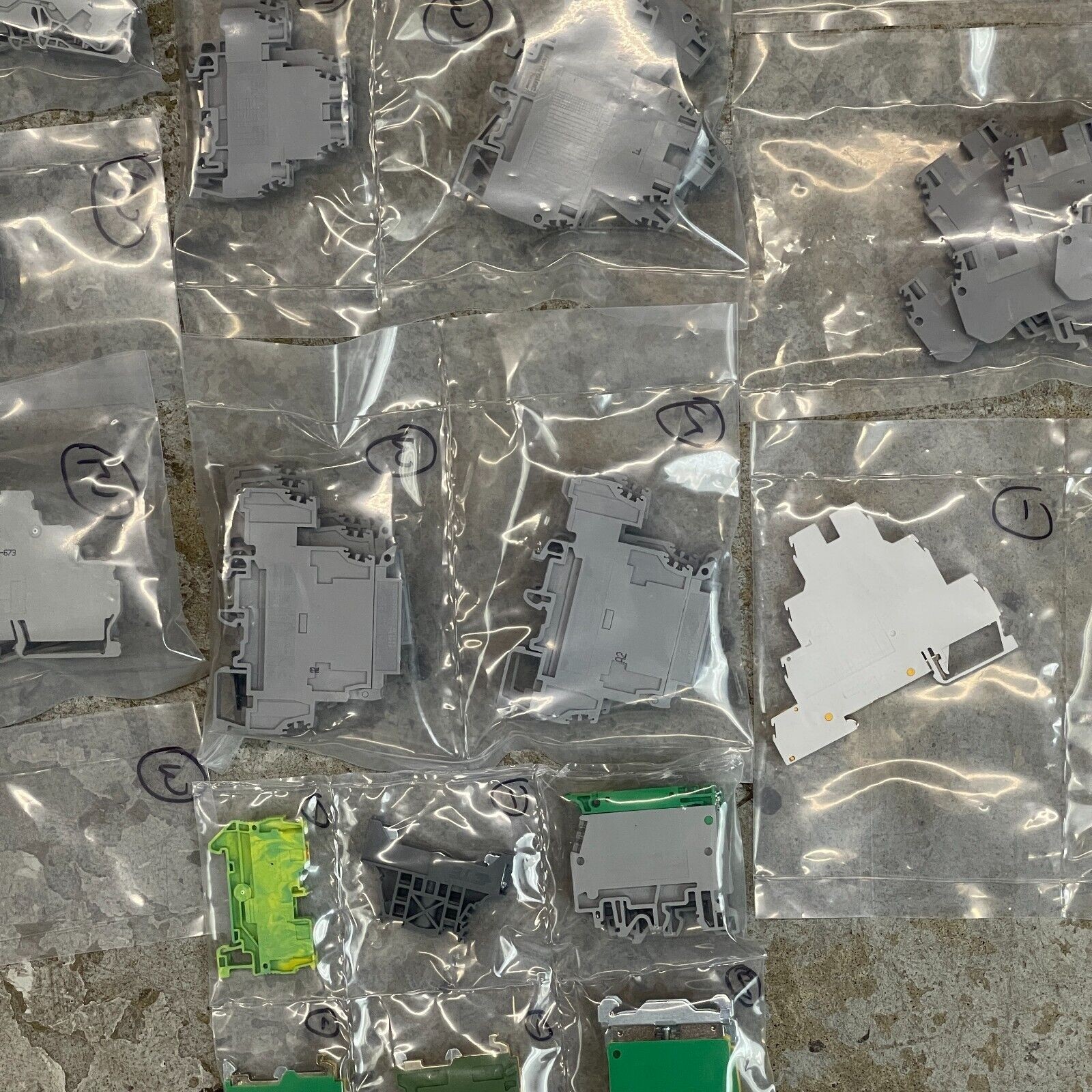 Mixed Lot of Entrelec Terminal Block Din Rail Terminals – Gray / Green