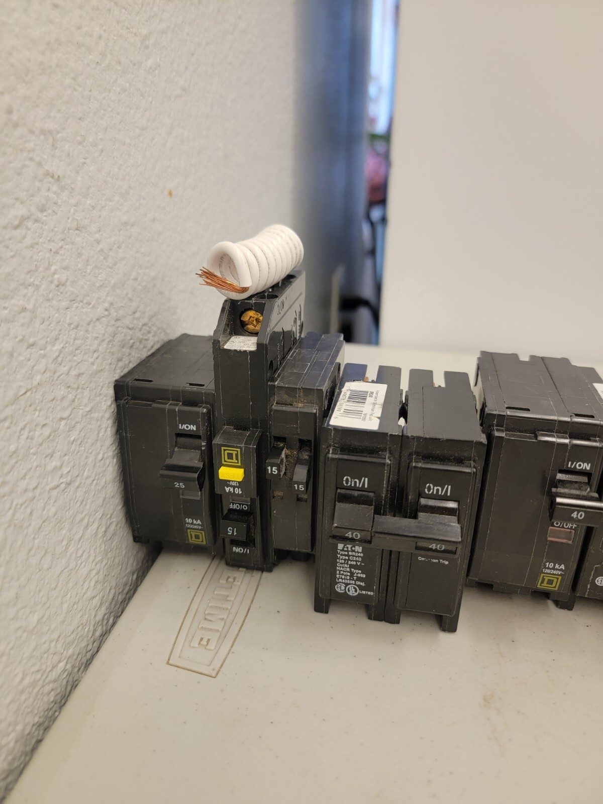 LOT OF 23 – Circuit Breakers Various. Square D, Eaton. Different Voltages