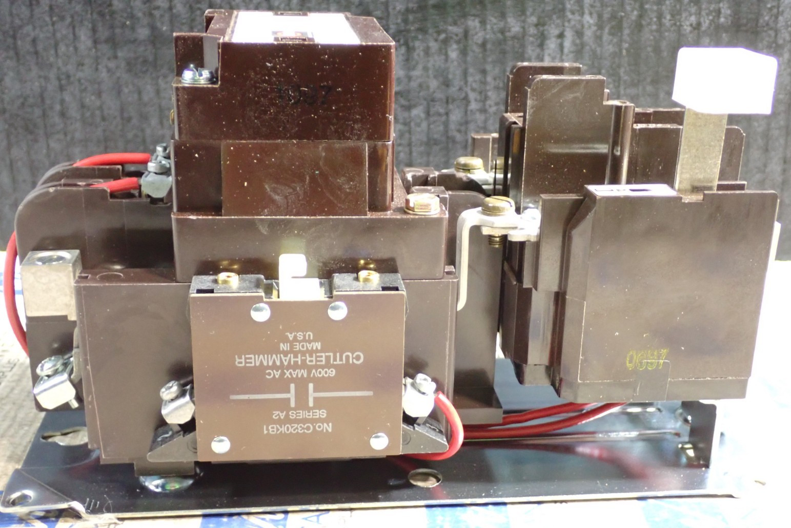 New Cutler Hammer B10DN0FB Ser B1 Single Phase Size 2 Starter 120/240 Volt Coil