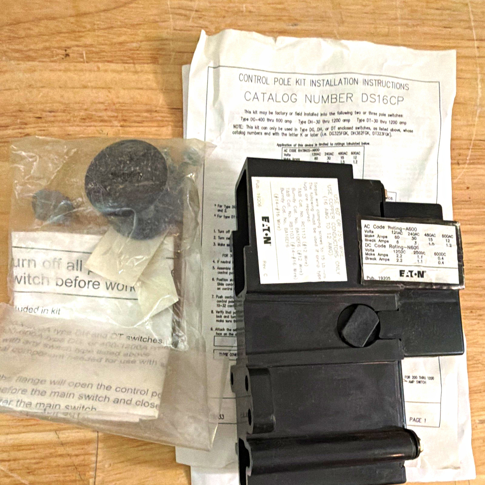 Eaton DS16CP Heavy Duty Control Pole Kit 125V AC/DC 31-40A Black
