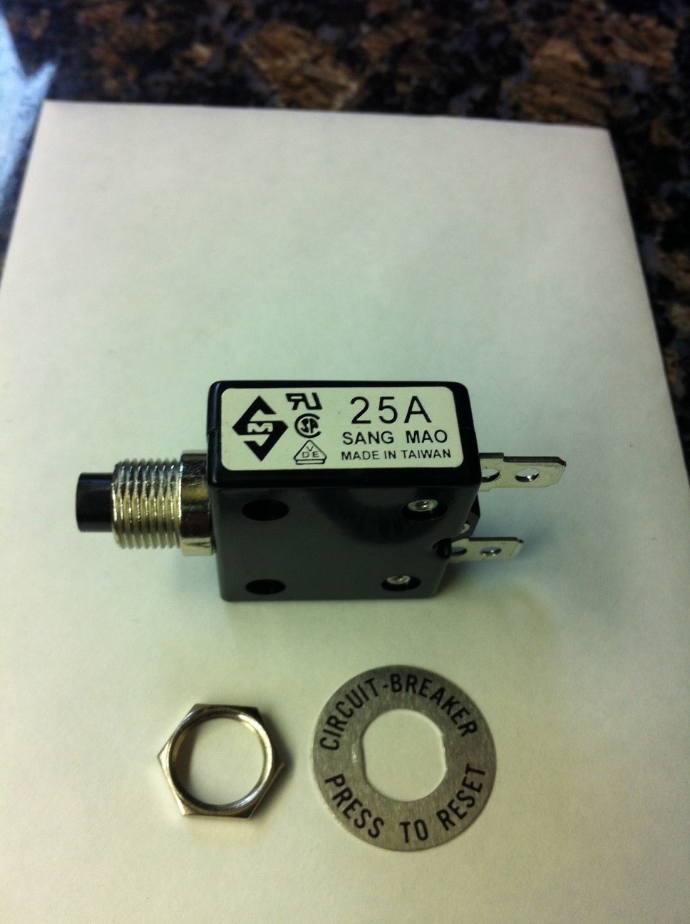Sang Mao 25A push to reset breaker A-0701 125/250V AC 50V DC
