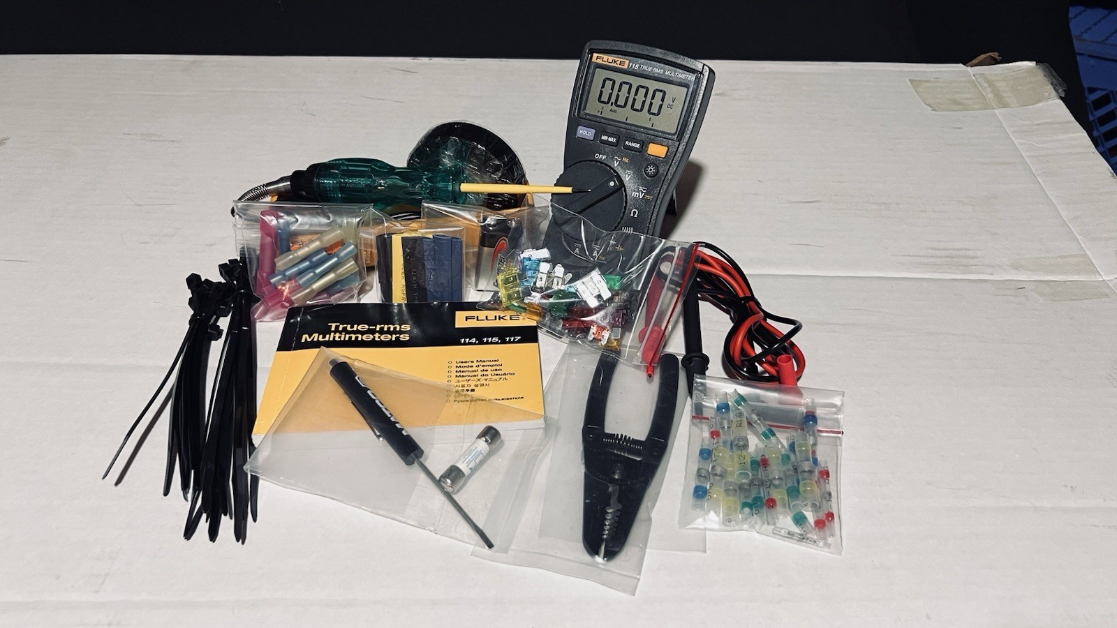 Fluke 115 True RMS Multimeter along with many Extras.