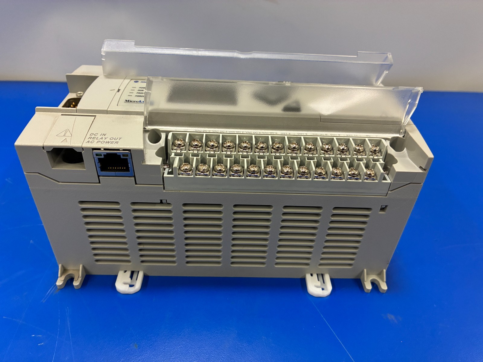 15601 Allen Bradley PN 70594 micrologic 1400 32 point controller cat: 1766-L32bw