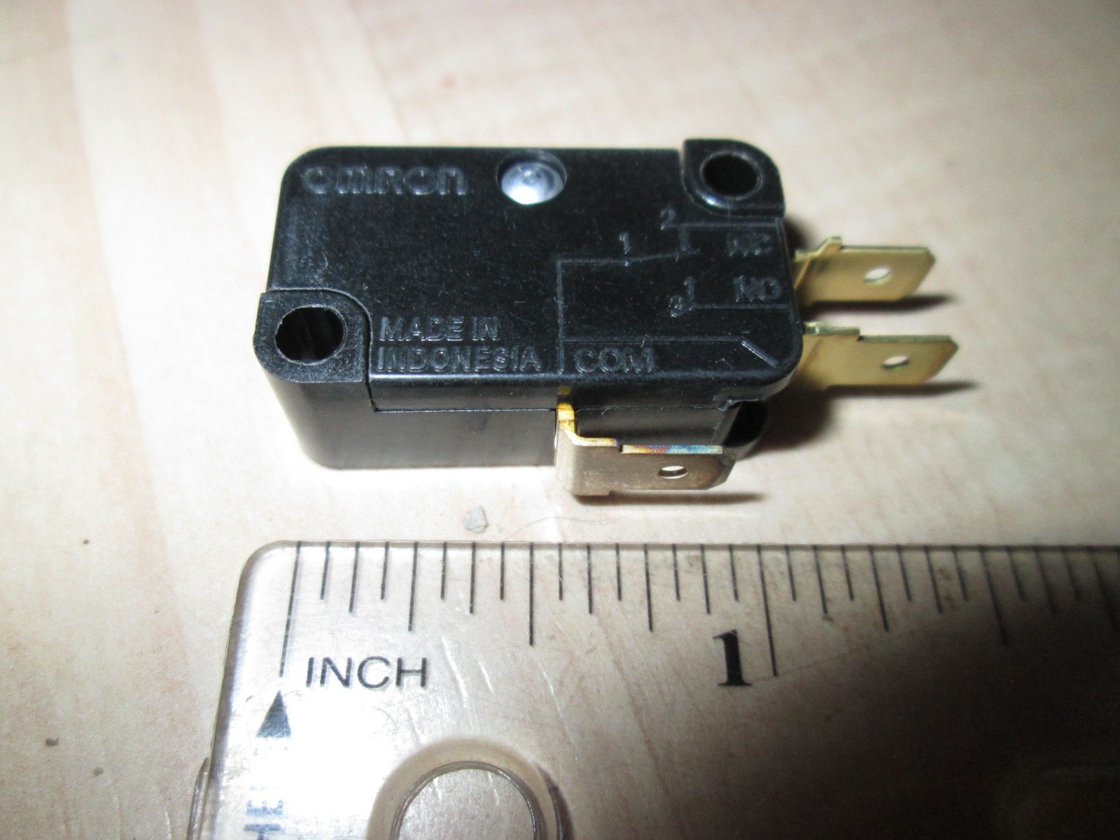 Lot of (2) Omron V-15-1C25 Micro Limit Switch 15A 125/250VAC #E66DA