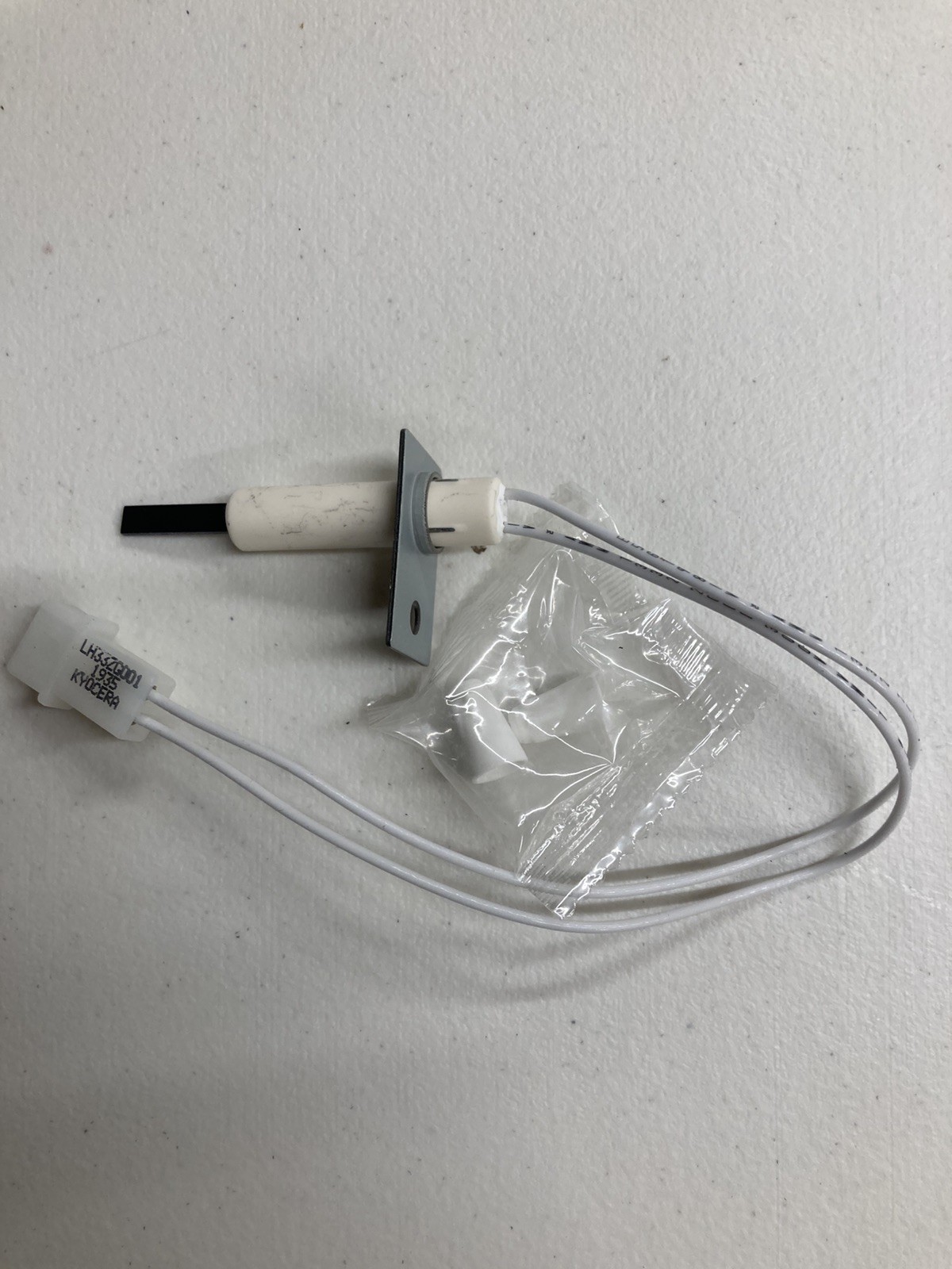 LH33ZG001 Carrier Payne Bryant Hot Surface Igniter made in Japan. OEM New in box