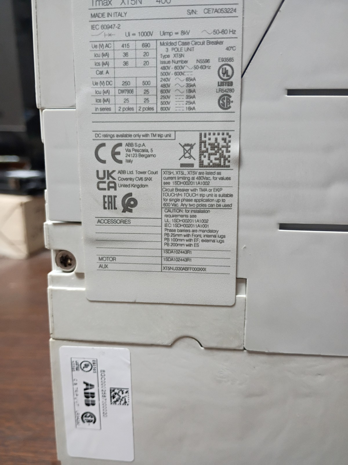 ABB XT5NU330ABFF000XXX CIRCUIT BREAKER SACE TMAX 300-3000 AMP 3-POLE NEW NO BOX