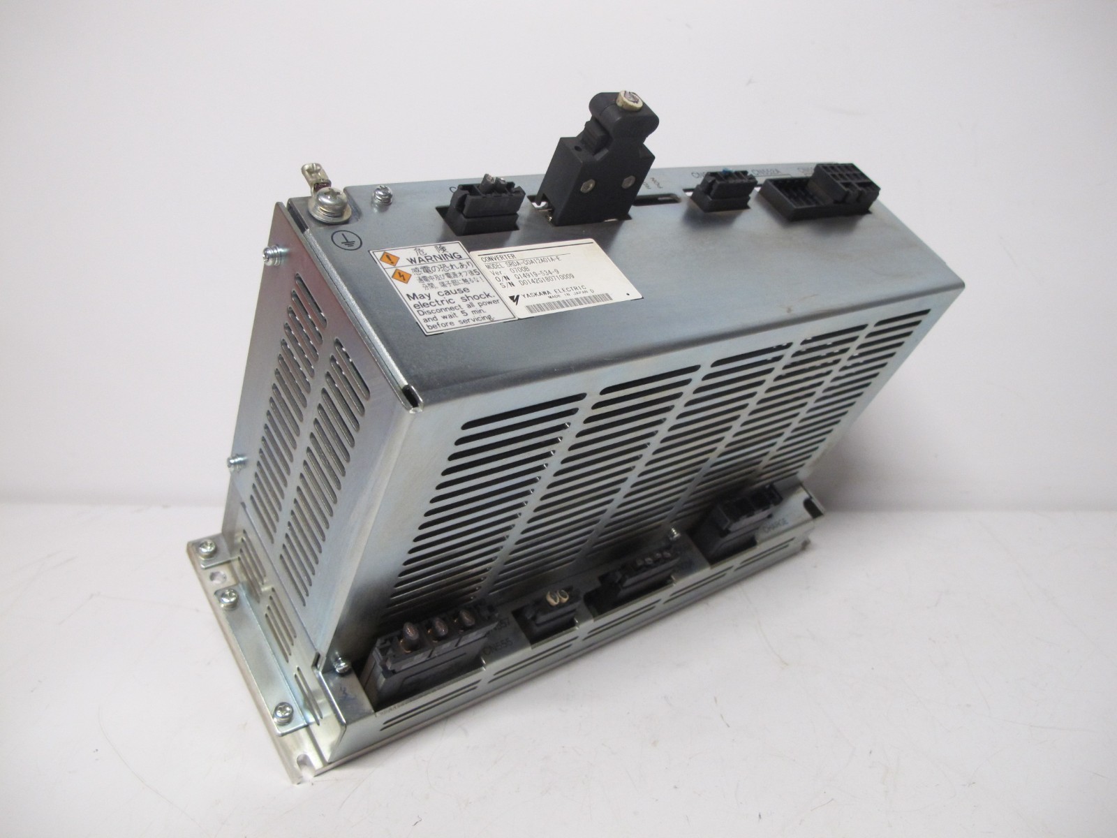 Yaskawa SRDA-C0A12A01A-E Converter SRDAC0A12A01A-E Servopack Servo