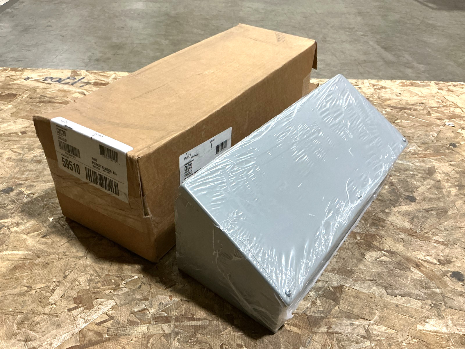 New nVent Hoffman C8C20 Consolet Enclosure Gray 8″x20″x7.09″ 59510