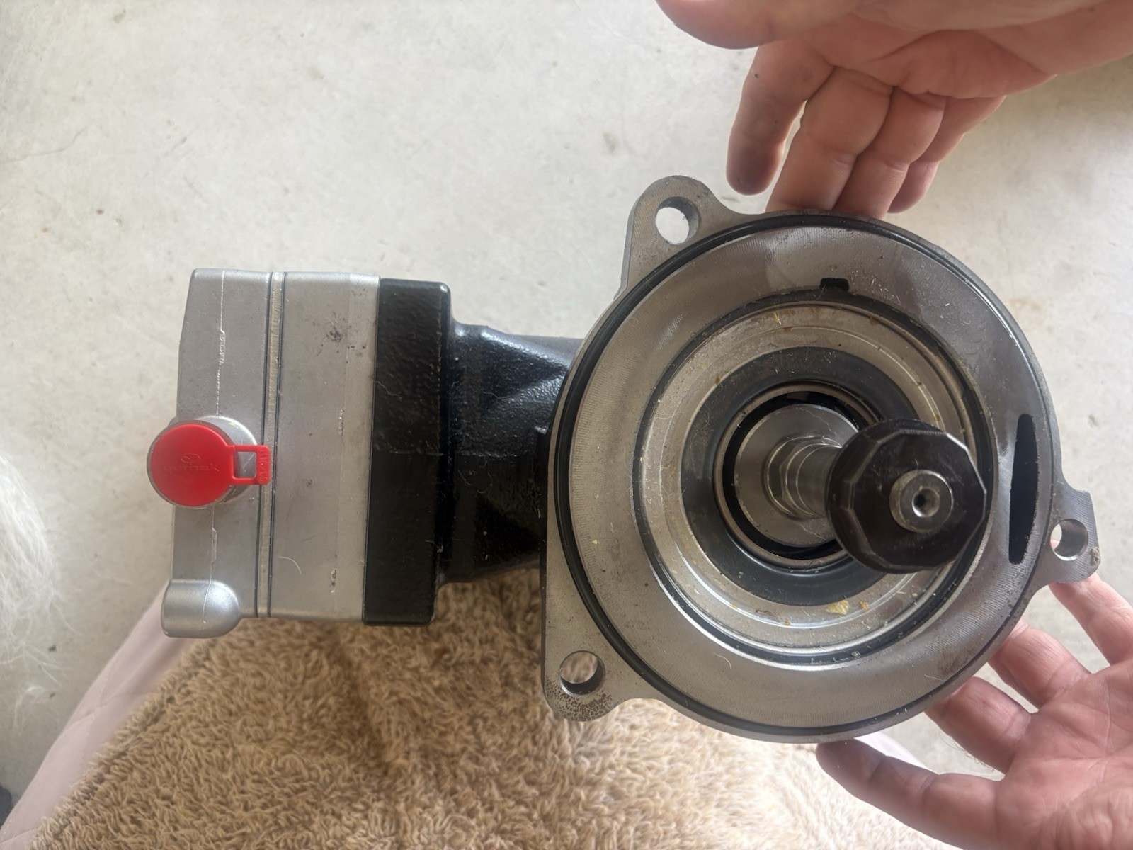 Yumak Hydraulic Pump w/ Flange Mount Driven Shaft, Multi-Port Manifold M.23.310
