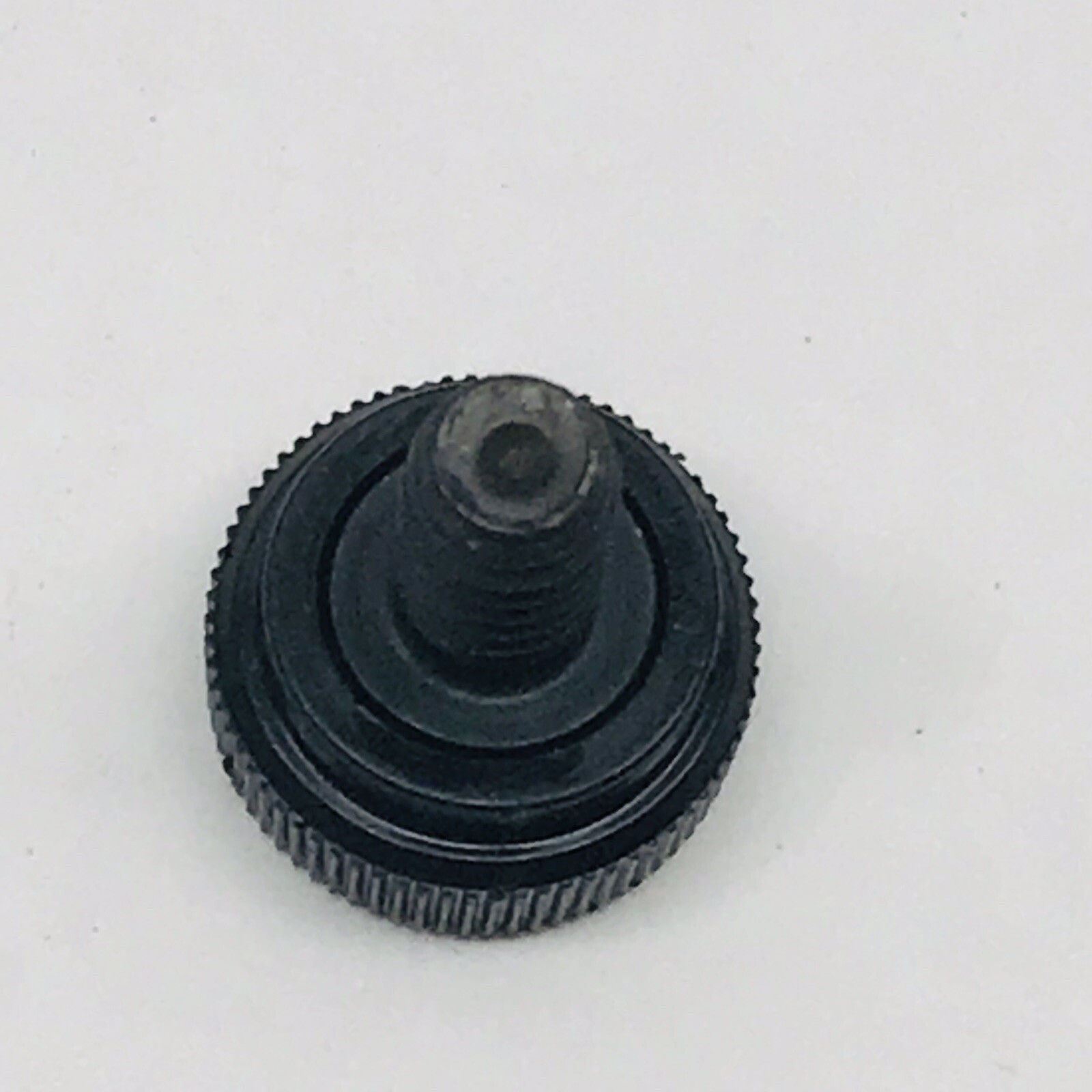 LOT OF 100 SHEAR-LOC® INSTANT THUMB SCREW KNOB PART# 101B-1024-0.37A