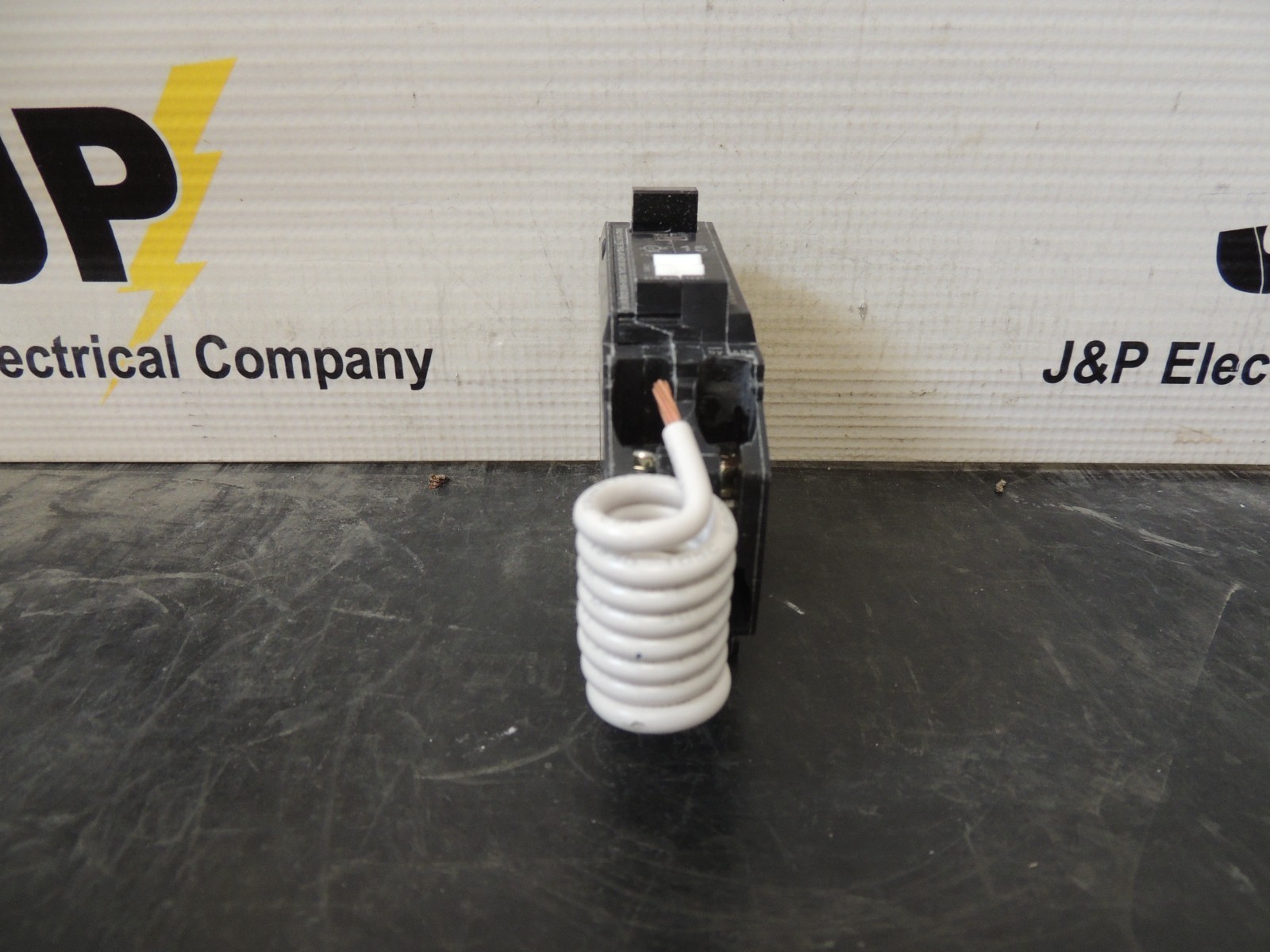 NEW GE THHQL THHQL1115AF2 1 Pole 15 Amp 120/240V AFCI Circuit Breaker